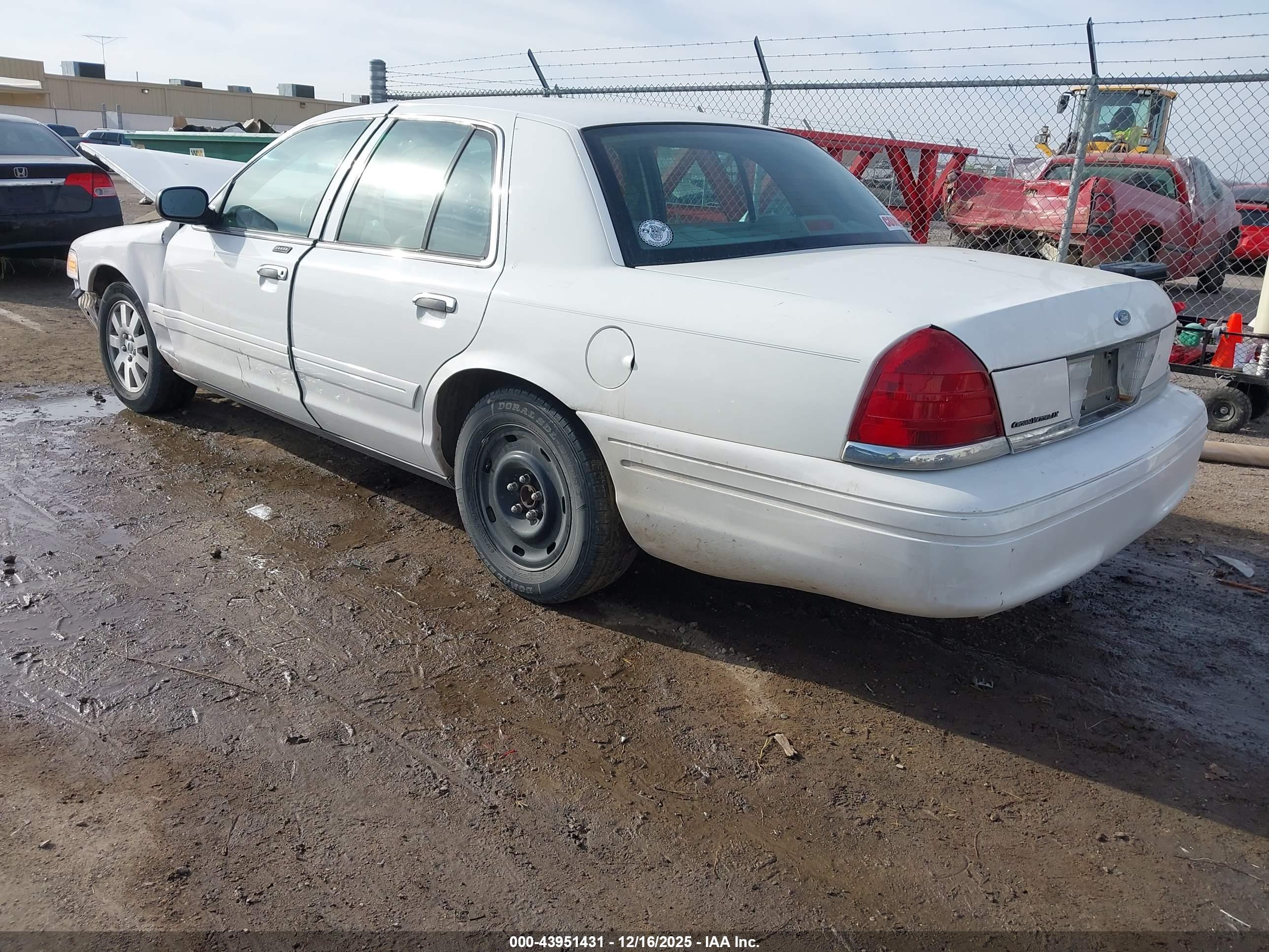 FORD CROWN image 3