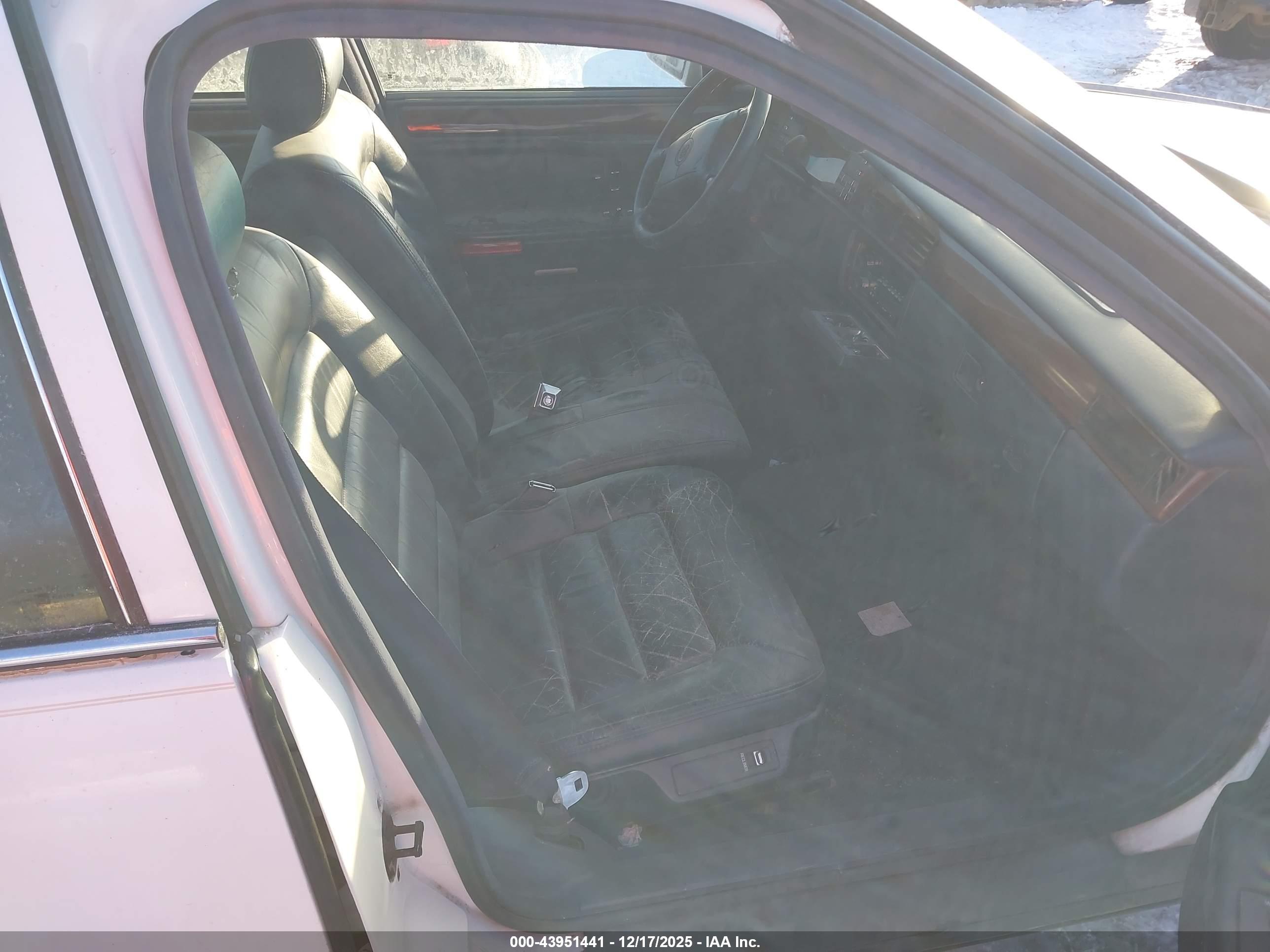 CADILLAC DEVILLE image 5