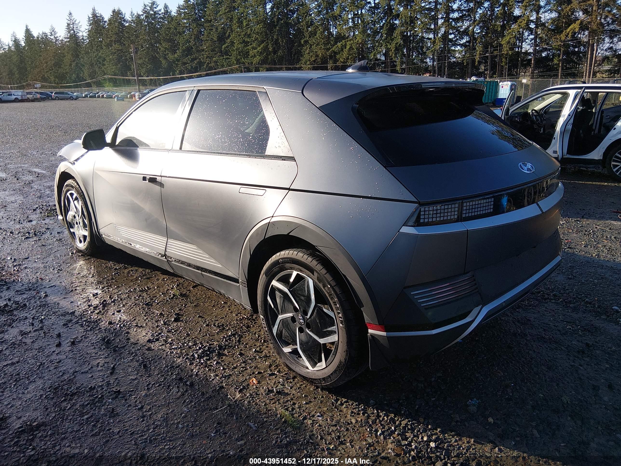 HYUNDAI IONIQ image 3