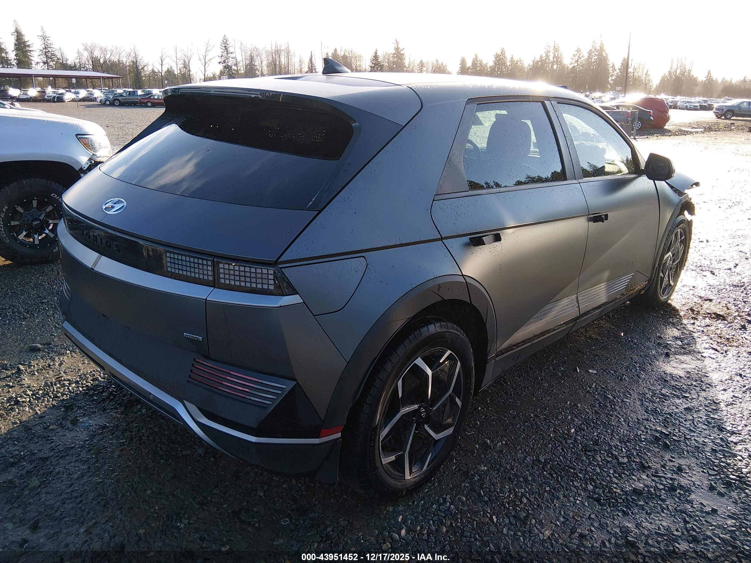 HYUNDAI IONIQ image 4