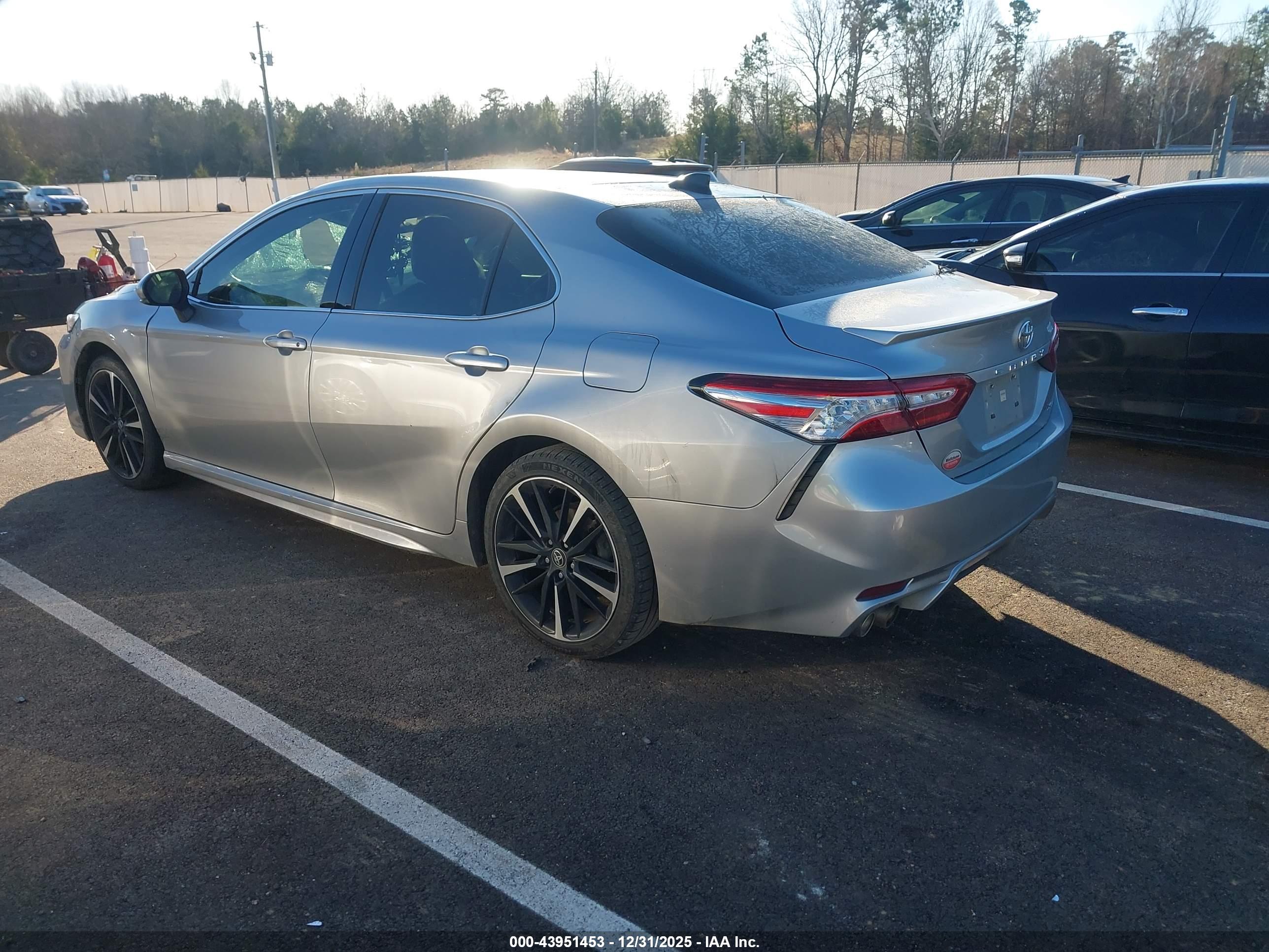 TOYOTA CAMRY image 3