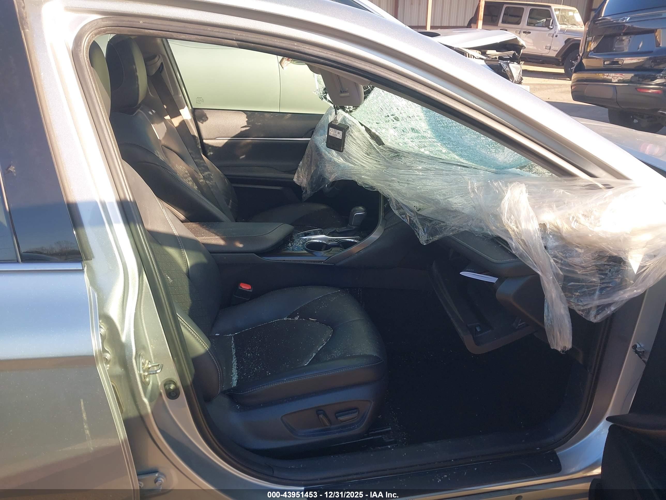 TOYOTA CAMRY image 5
