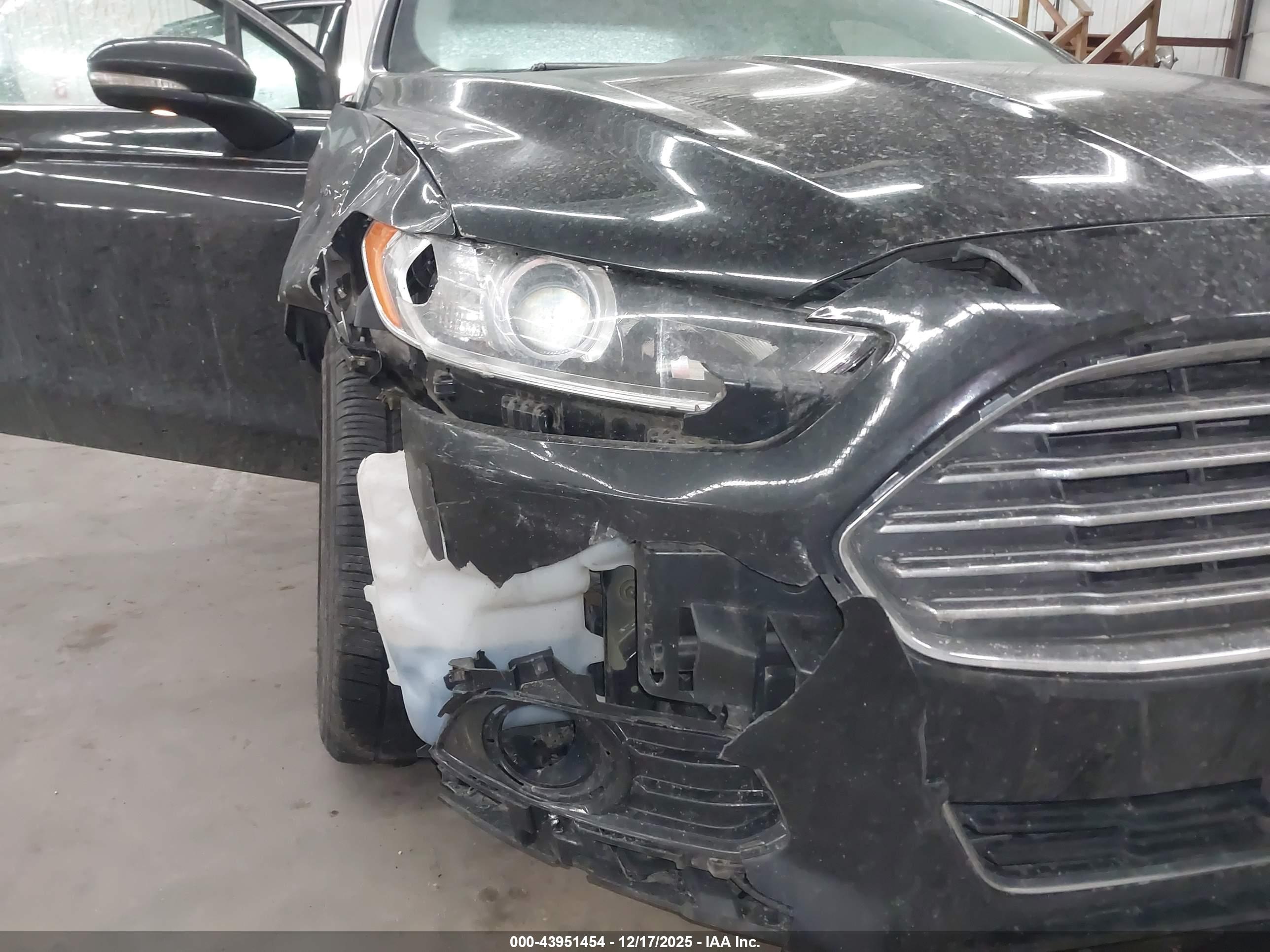 FORD FUSION image 6