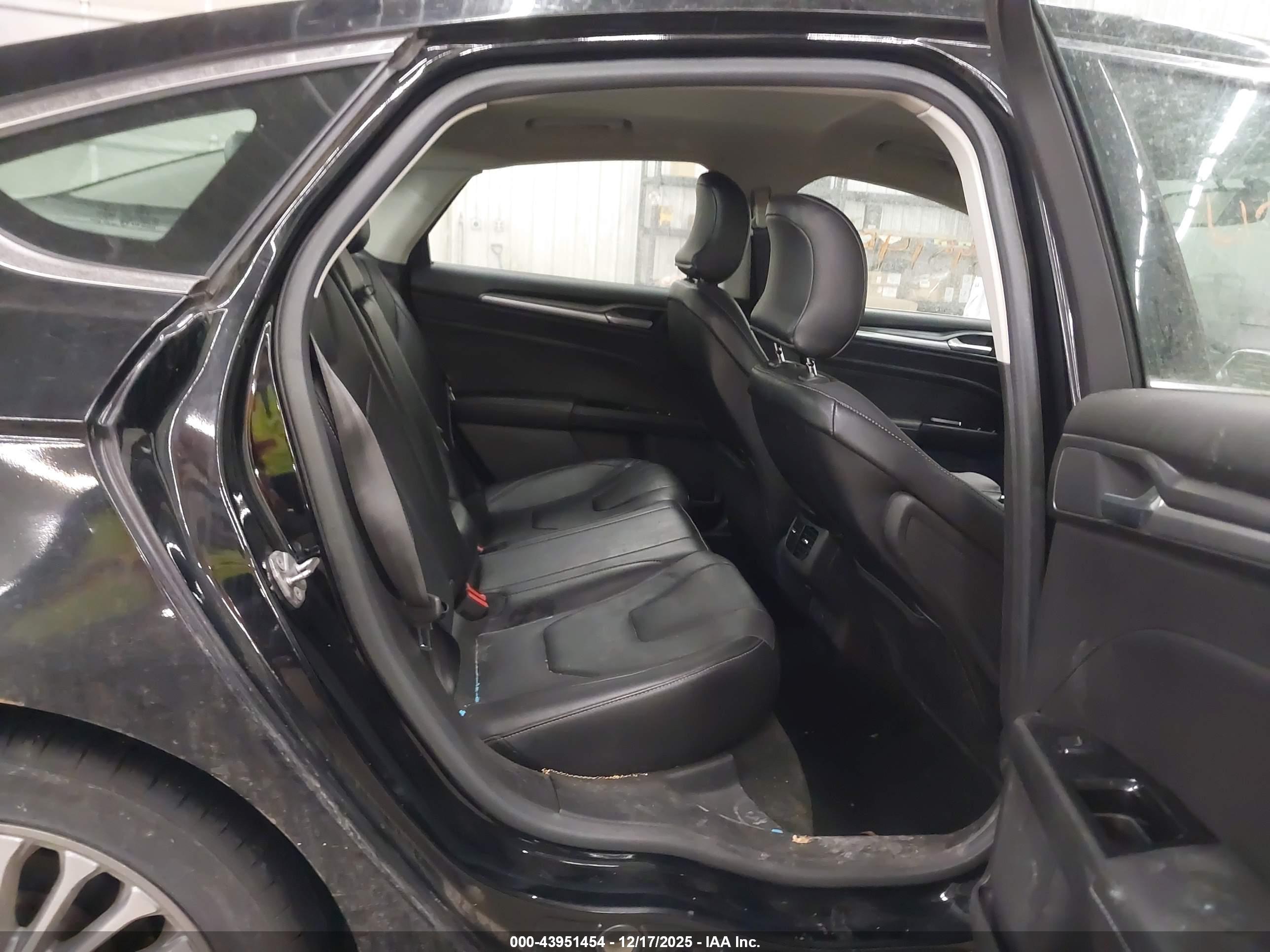 FORD FUSION image 8