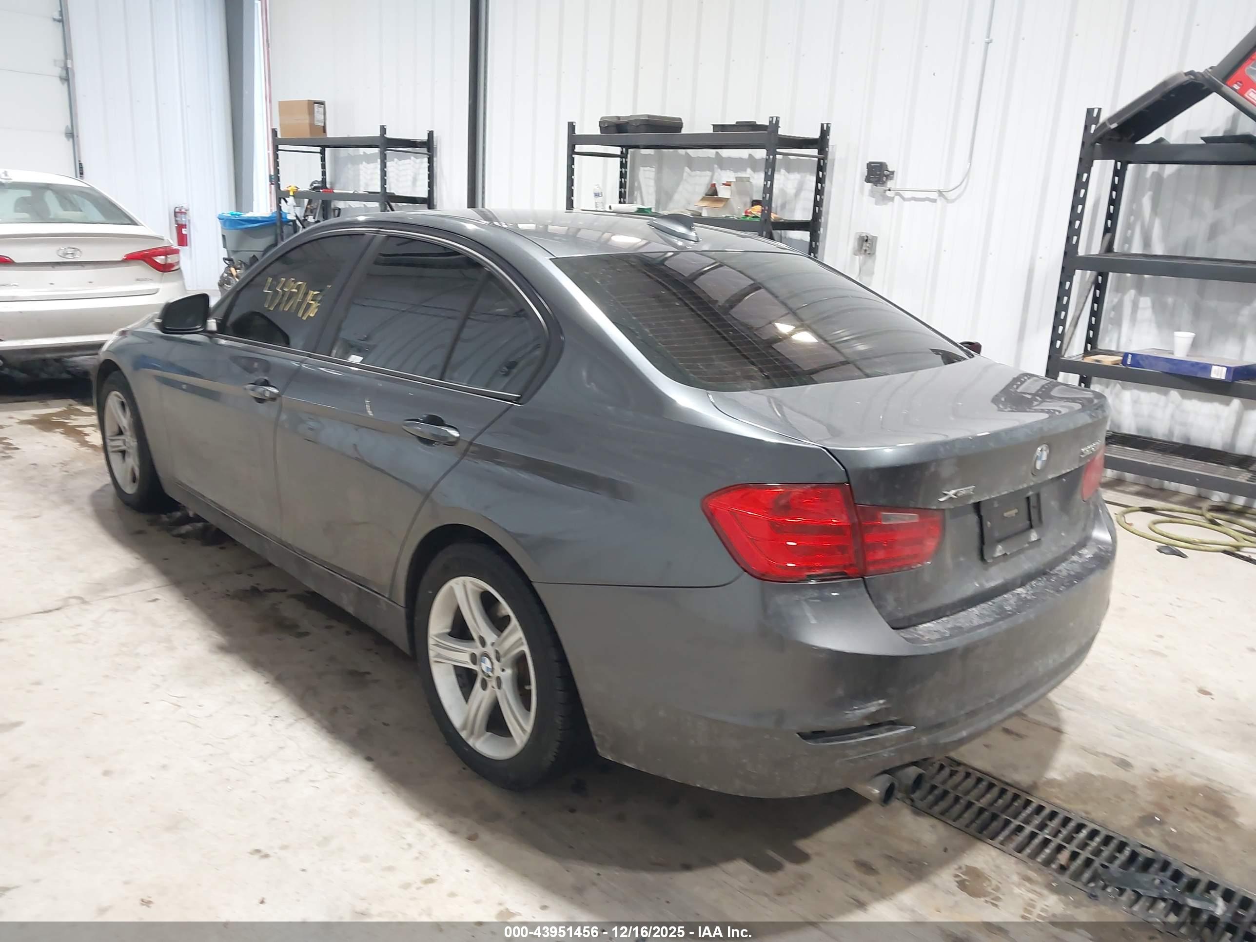 BMW 328I image 3