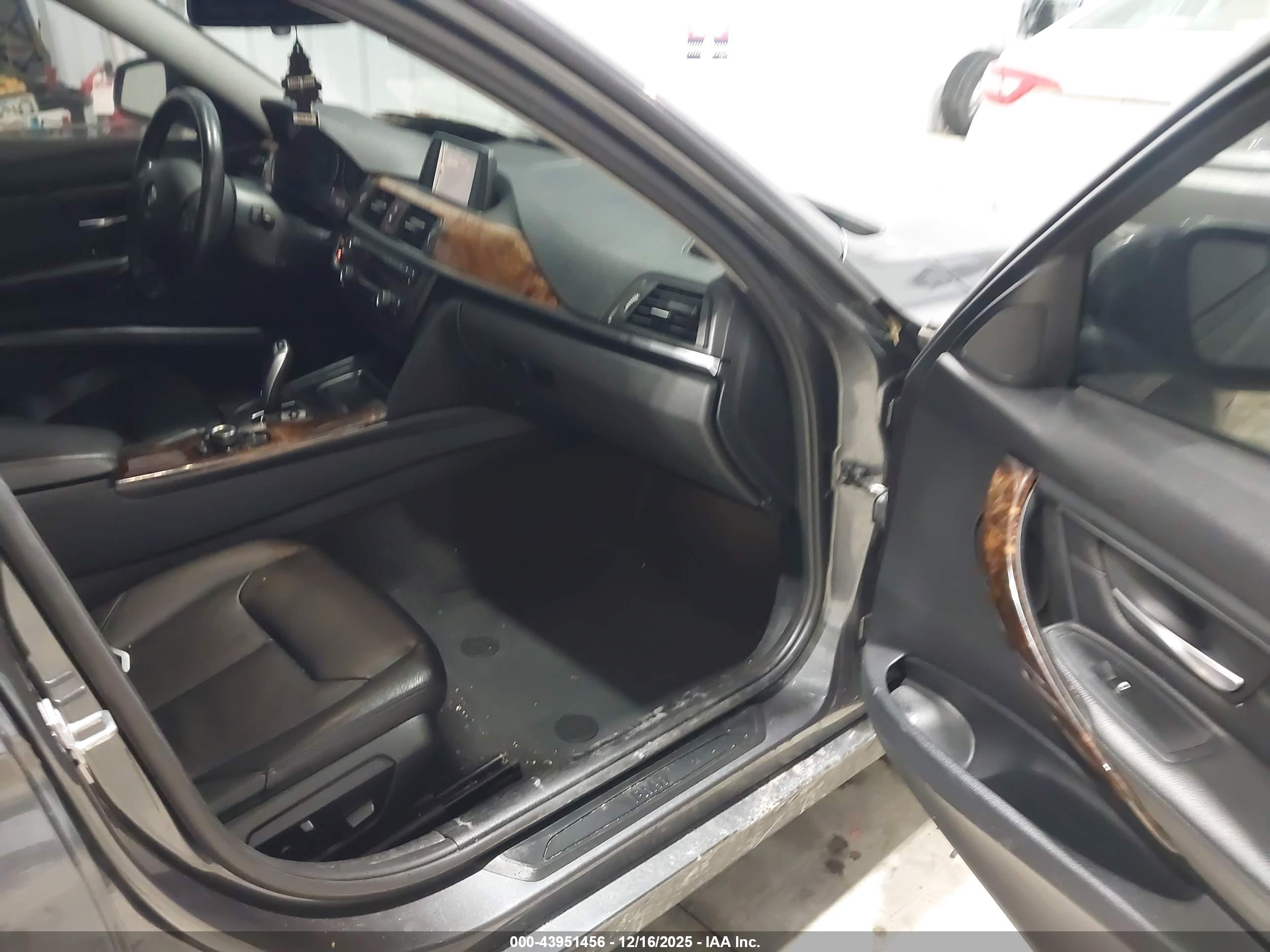 BMW 328I image 5