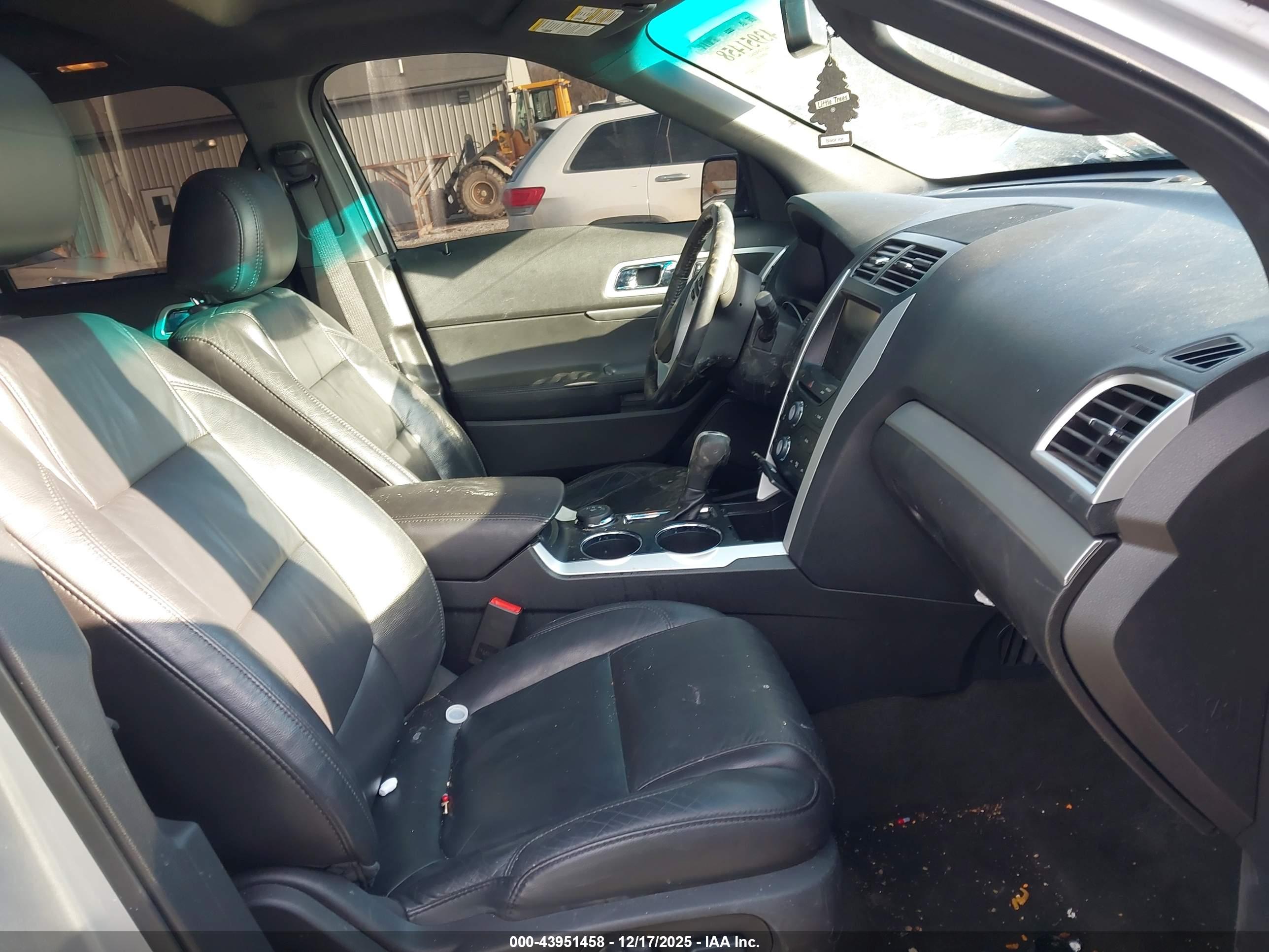 FORD EXPLORER image 5