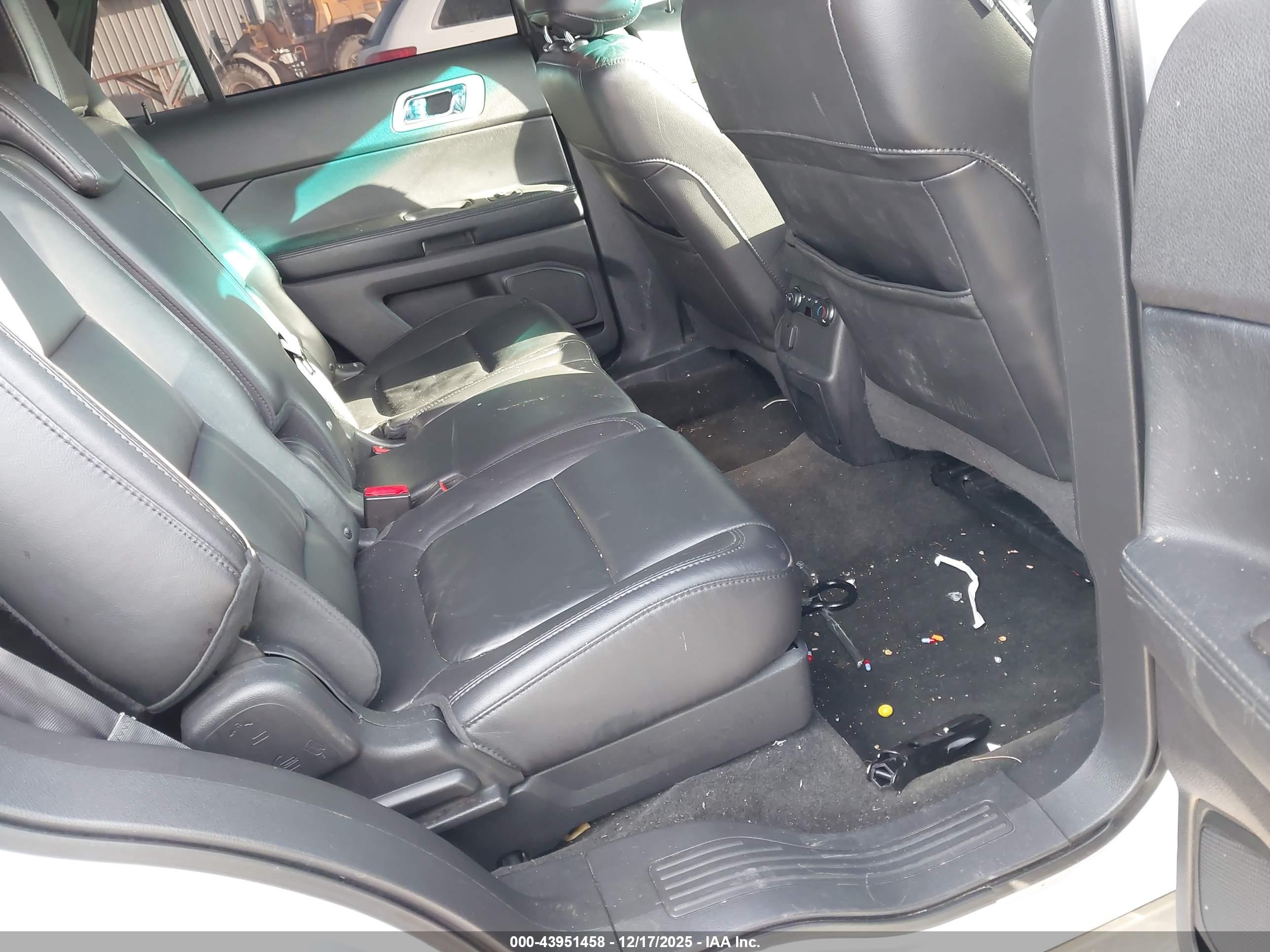 FORD EXPLORER image 8
