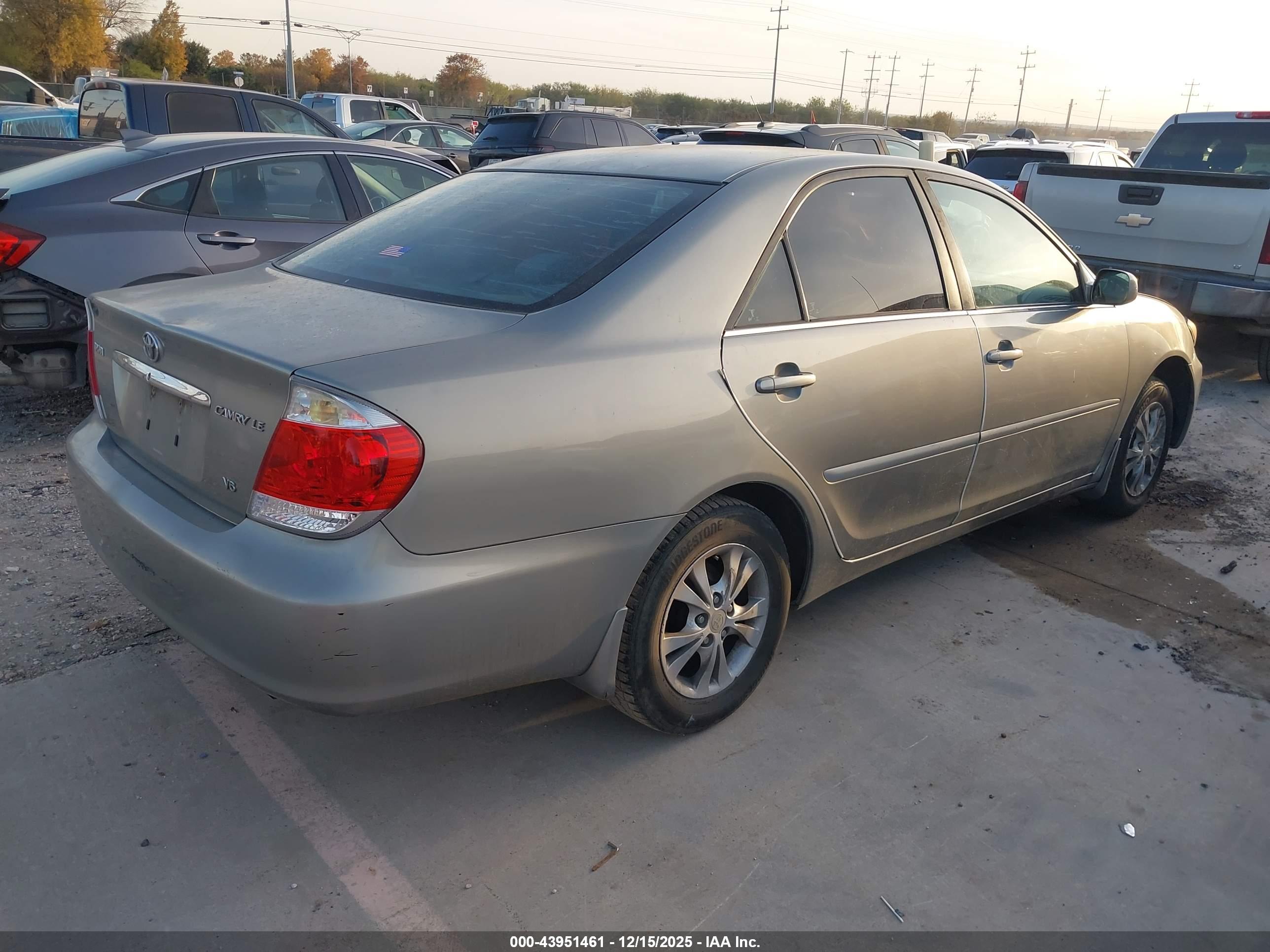 TOYOTA CAMRY image 4