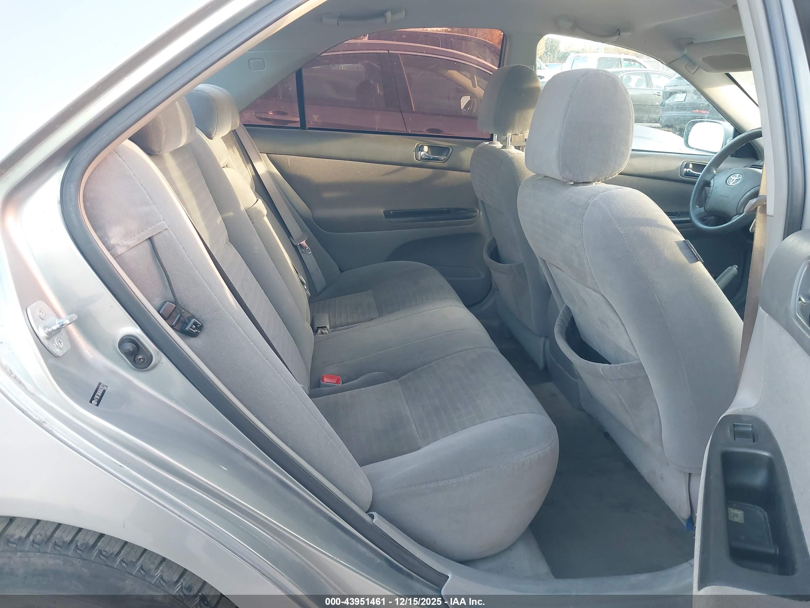 TOYOTA CAMRY image 8