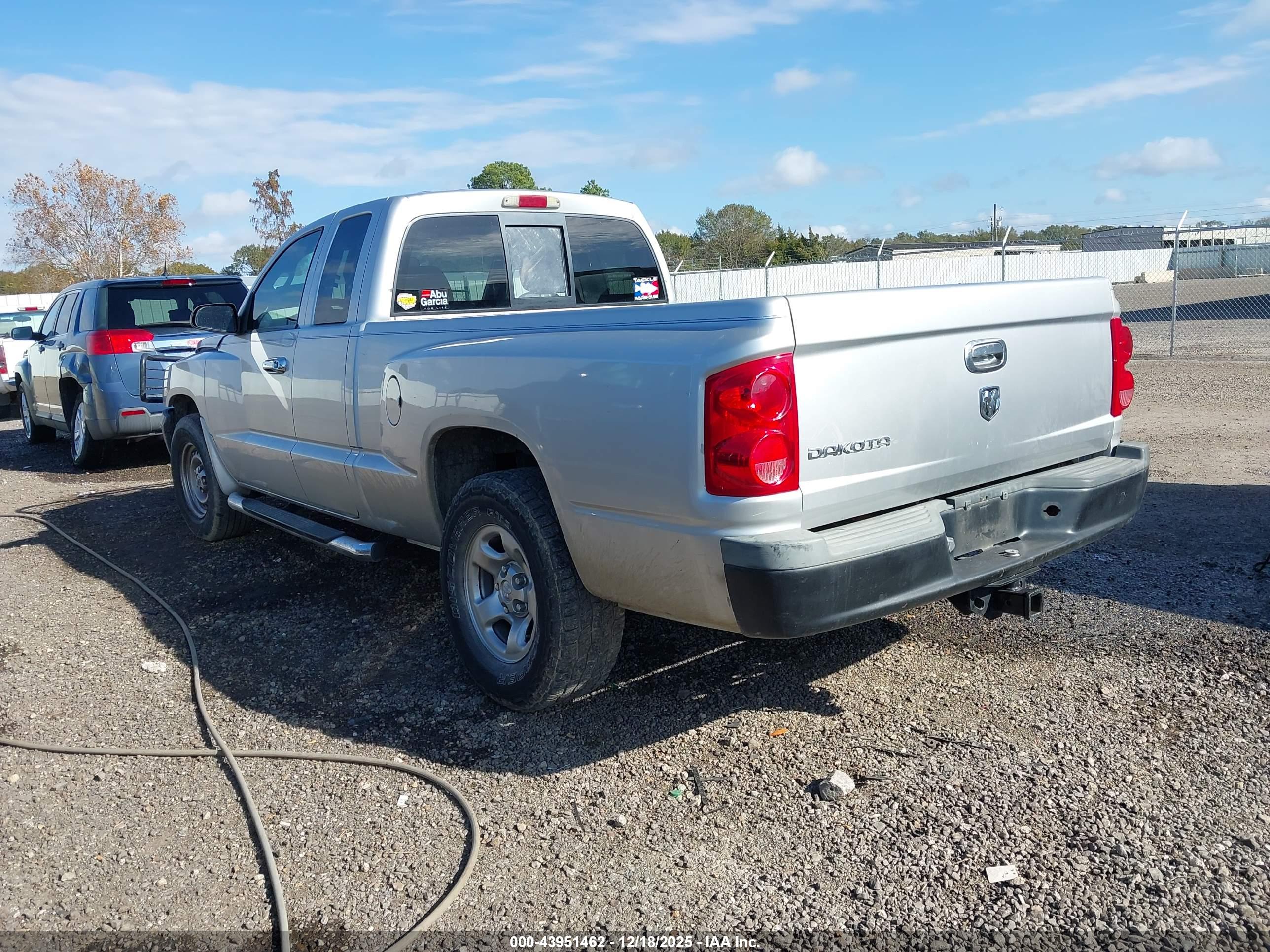 DODGE DAKOTA image 3