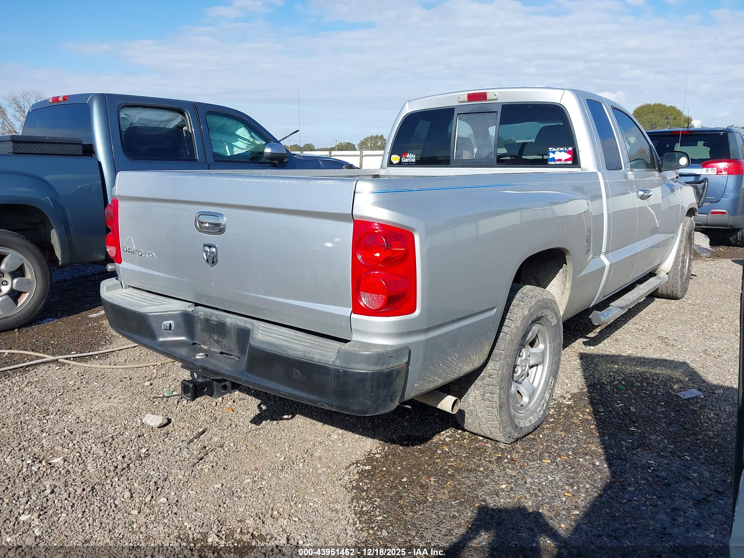 DODGE DAKOTA image 4