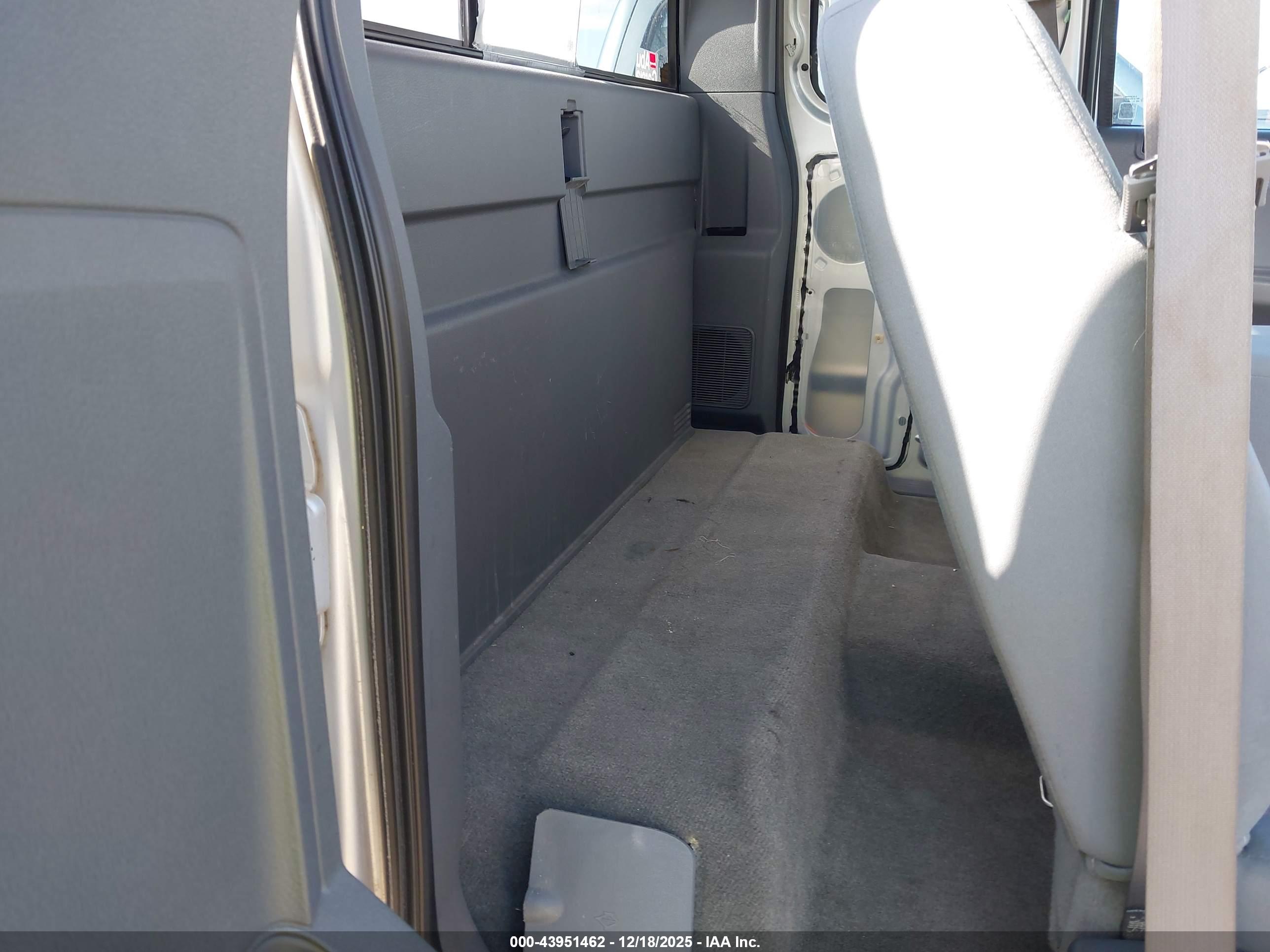 DODGE DAKOTA image 8