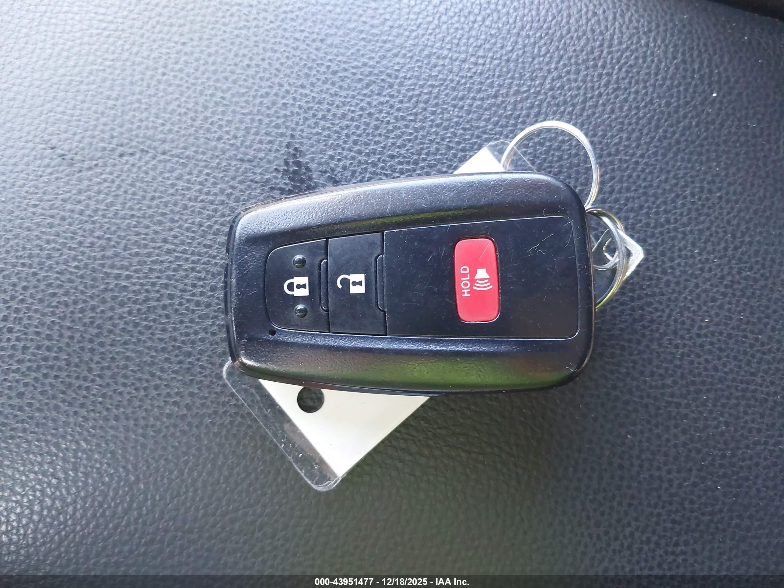 TOYOTA RAV4 image 11