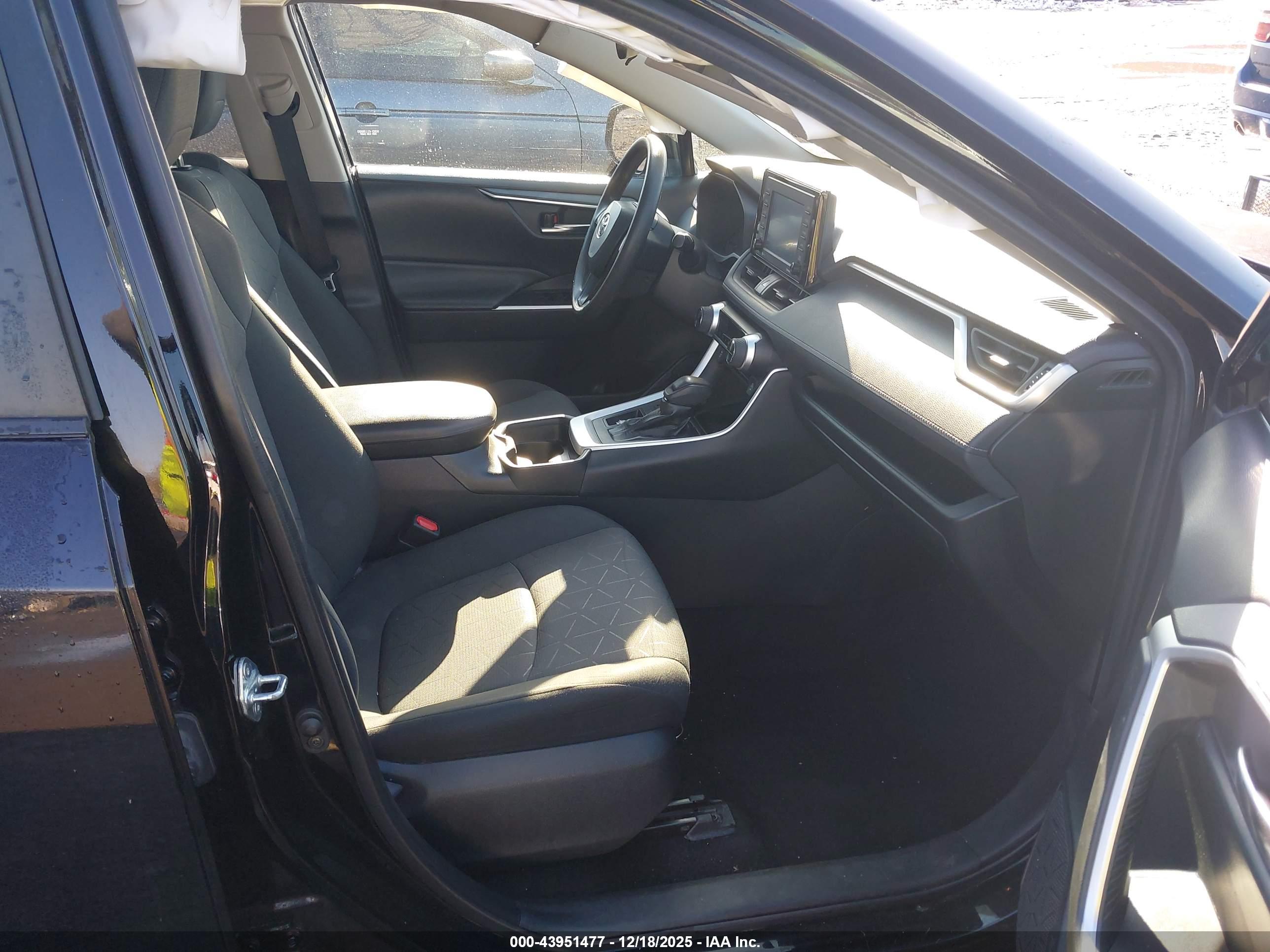 TOYOTA RAV4 image 5