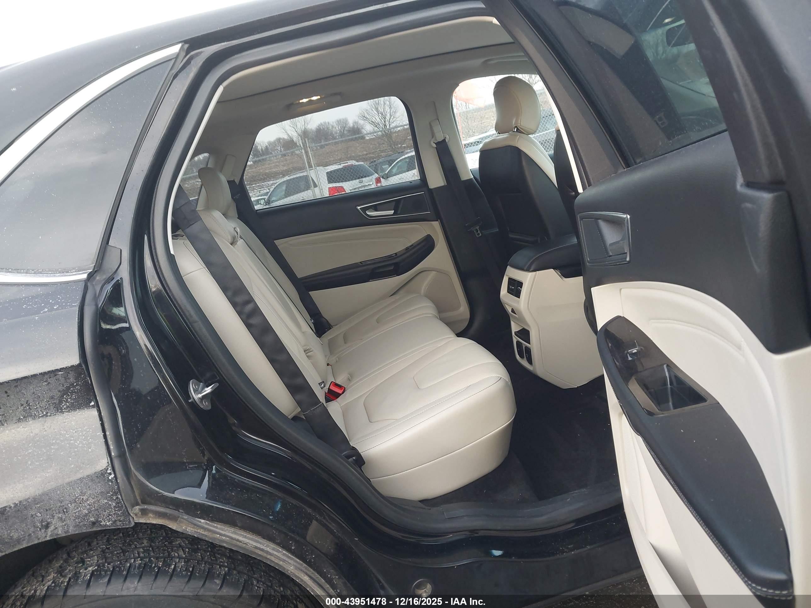 FORD EDGE image 8