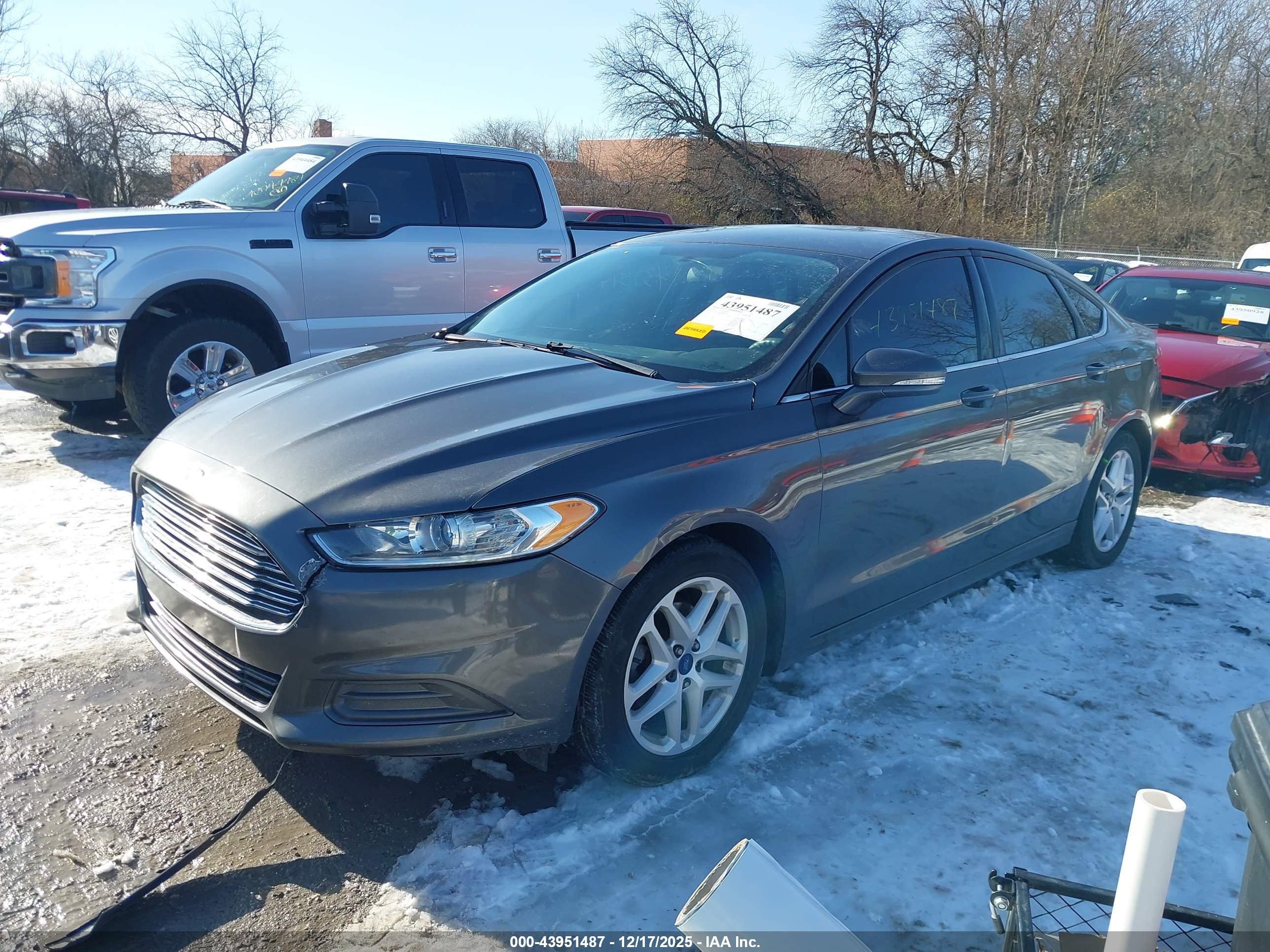 FORD FUSION image 2