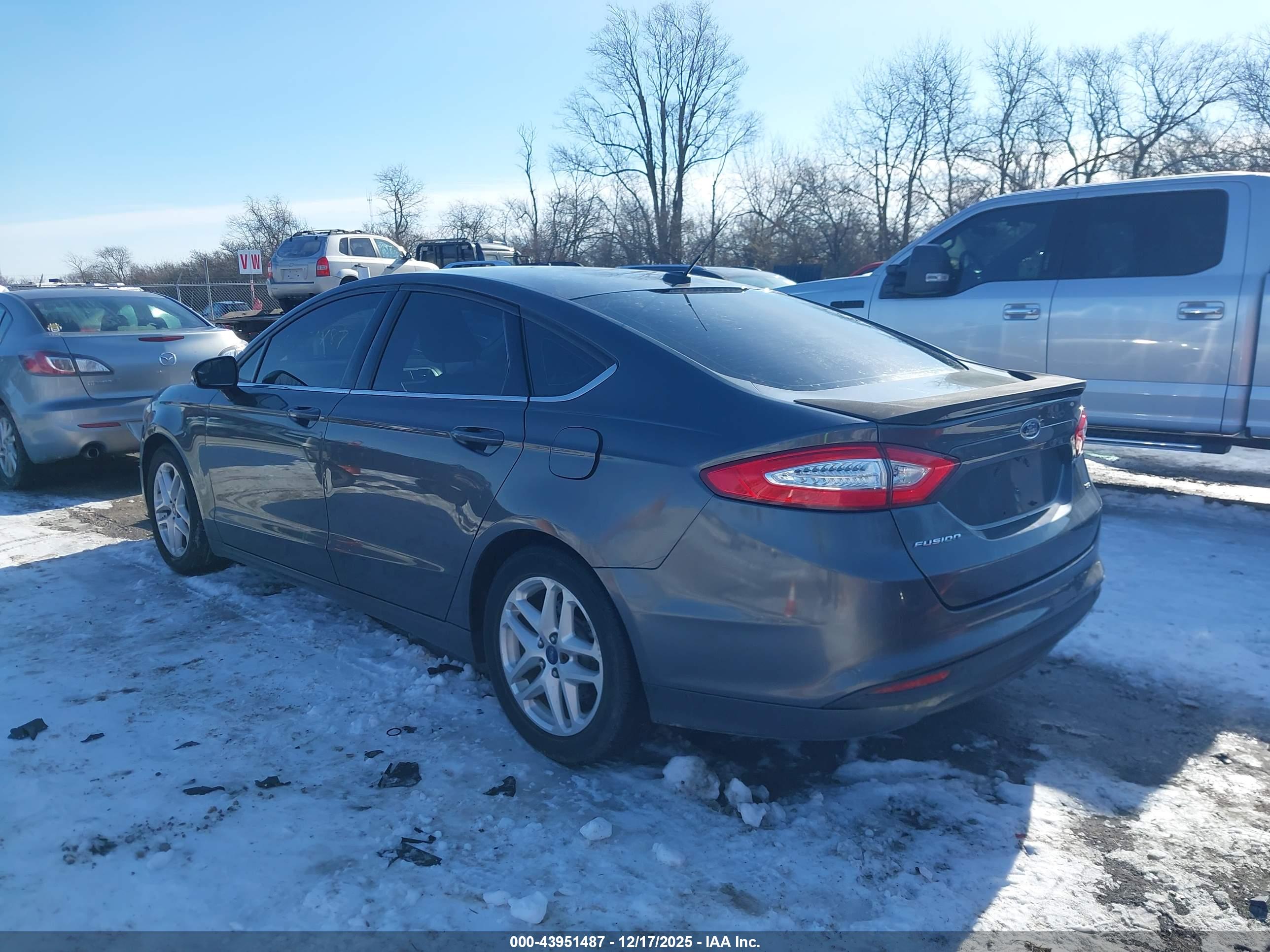 FORD FUSION image 3