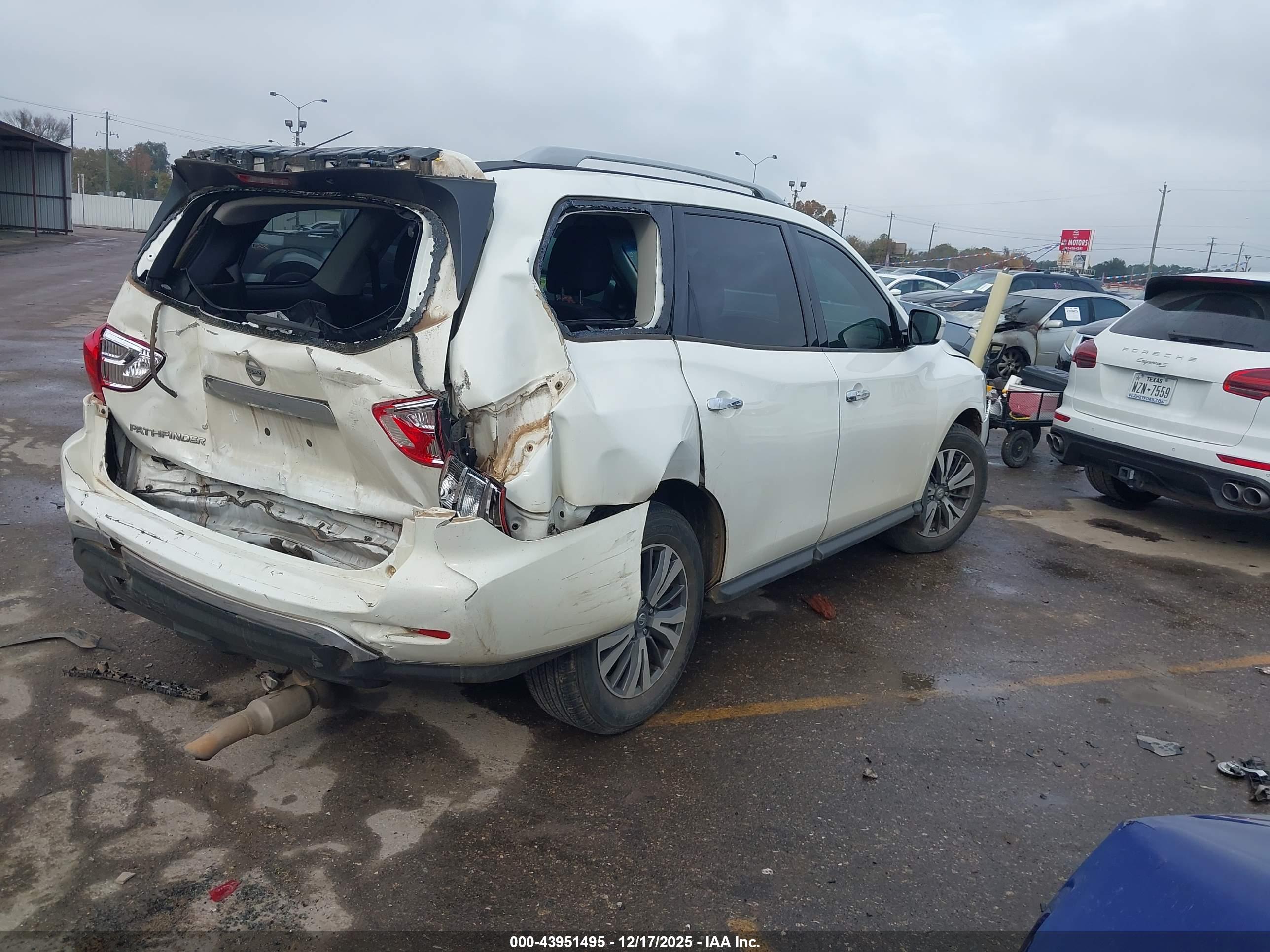 NISSAN PATHFINDER image 4