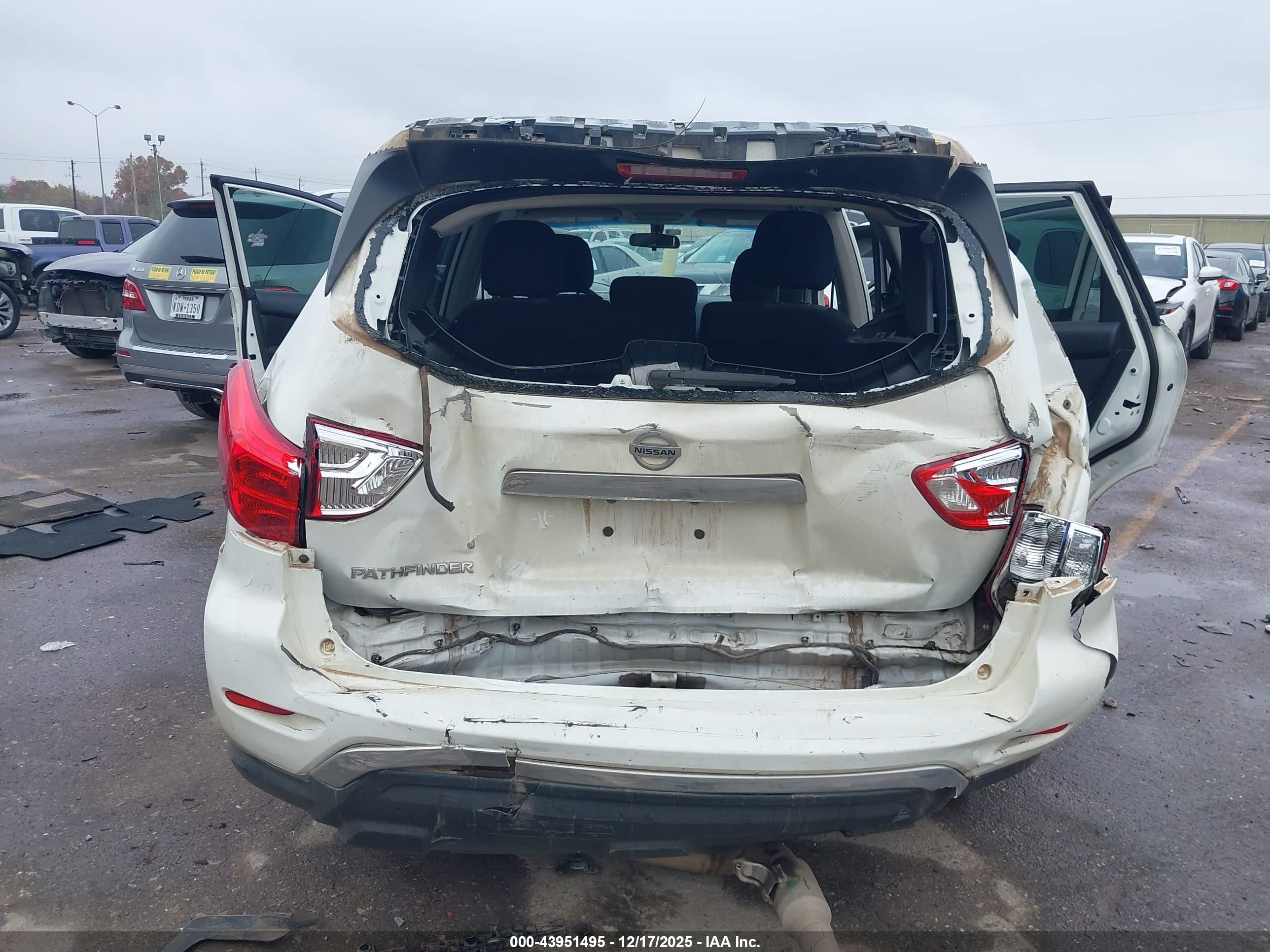 NISSAN PATHFINDER image 6