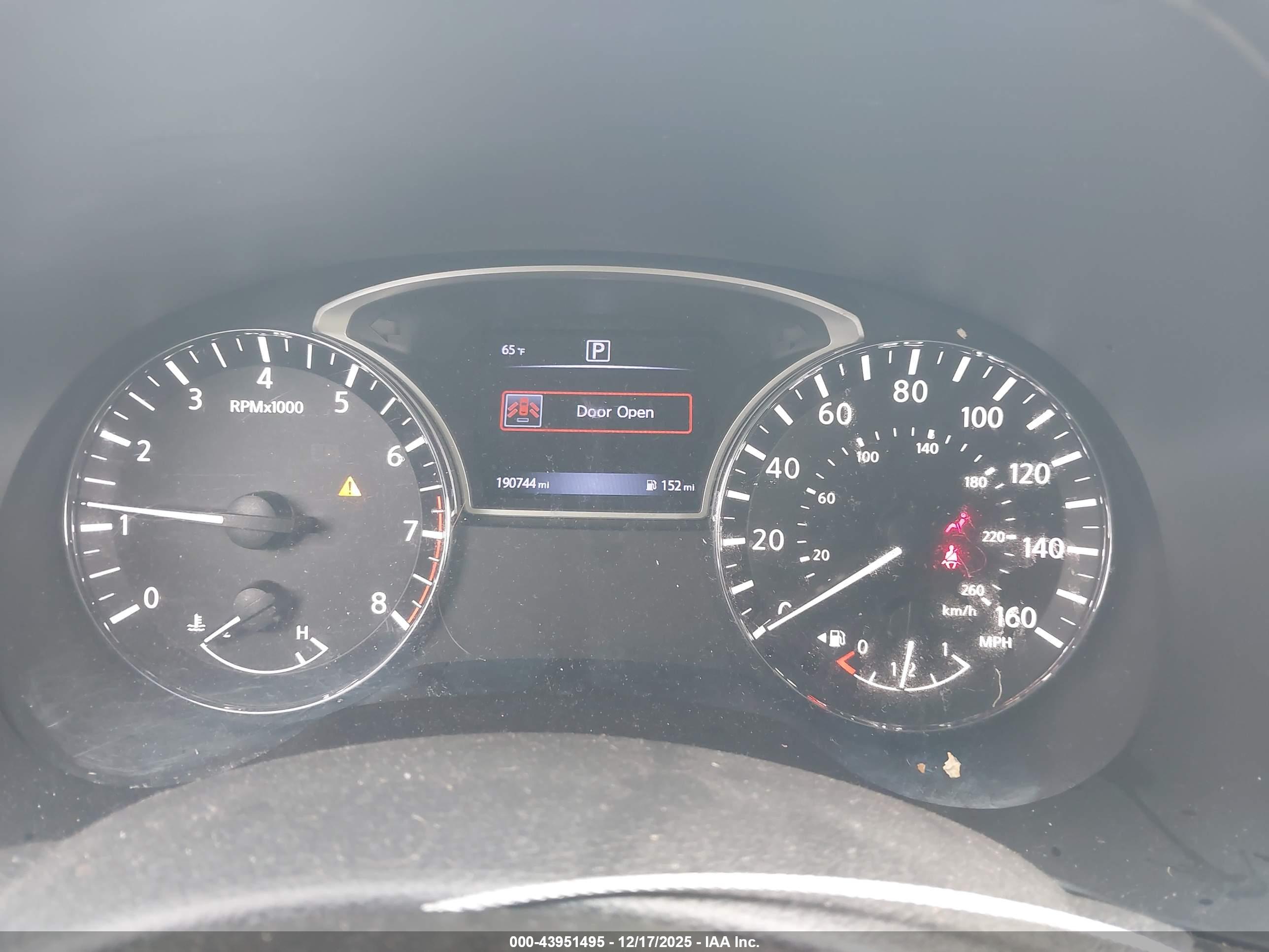 NISSAN PATHFINDER image 7