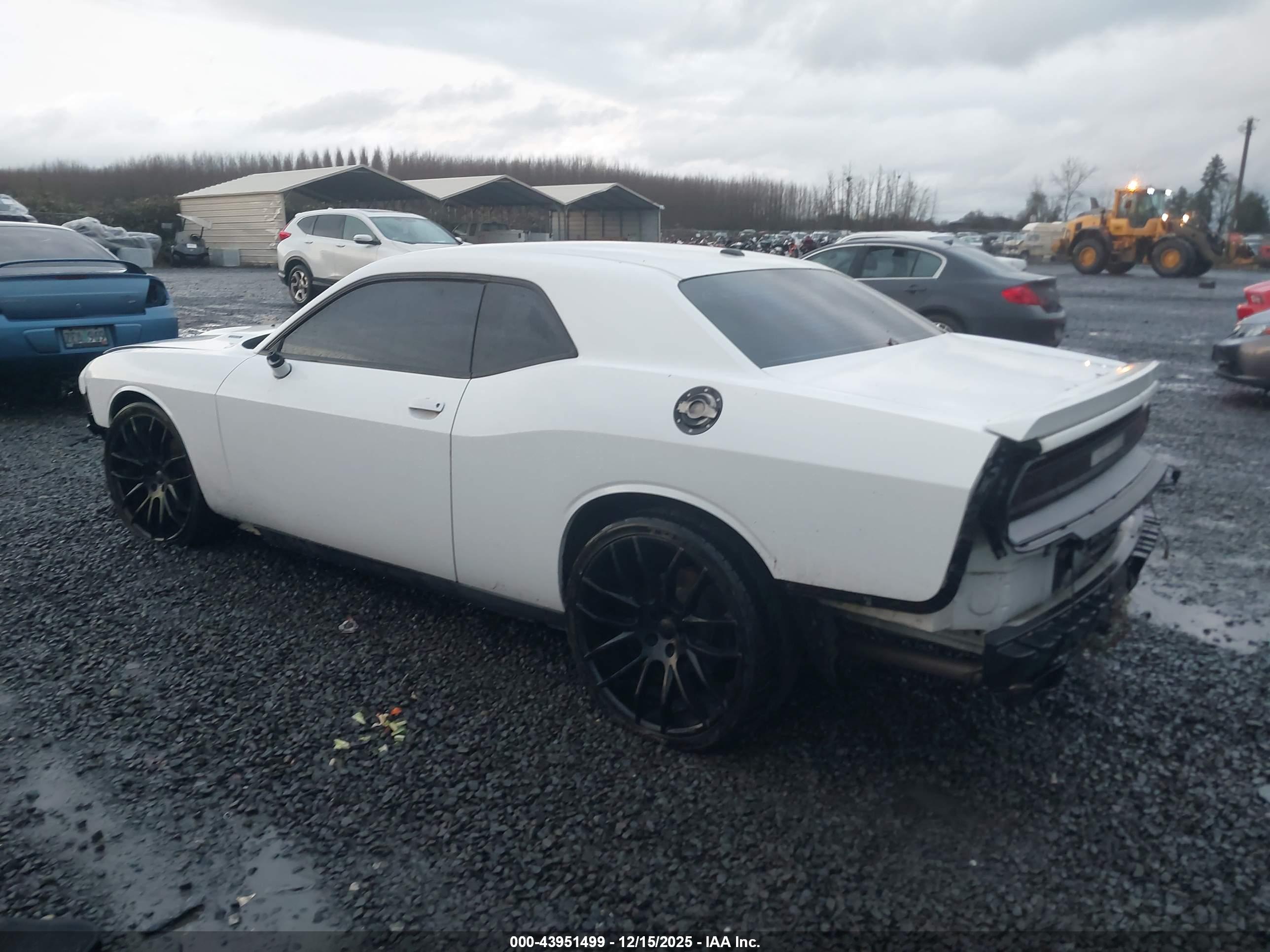 DODGE CHALLENGER image 3