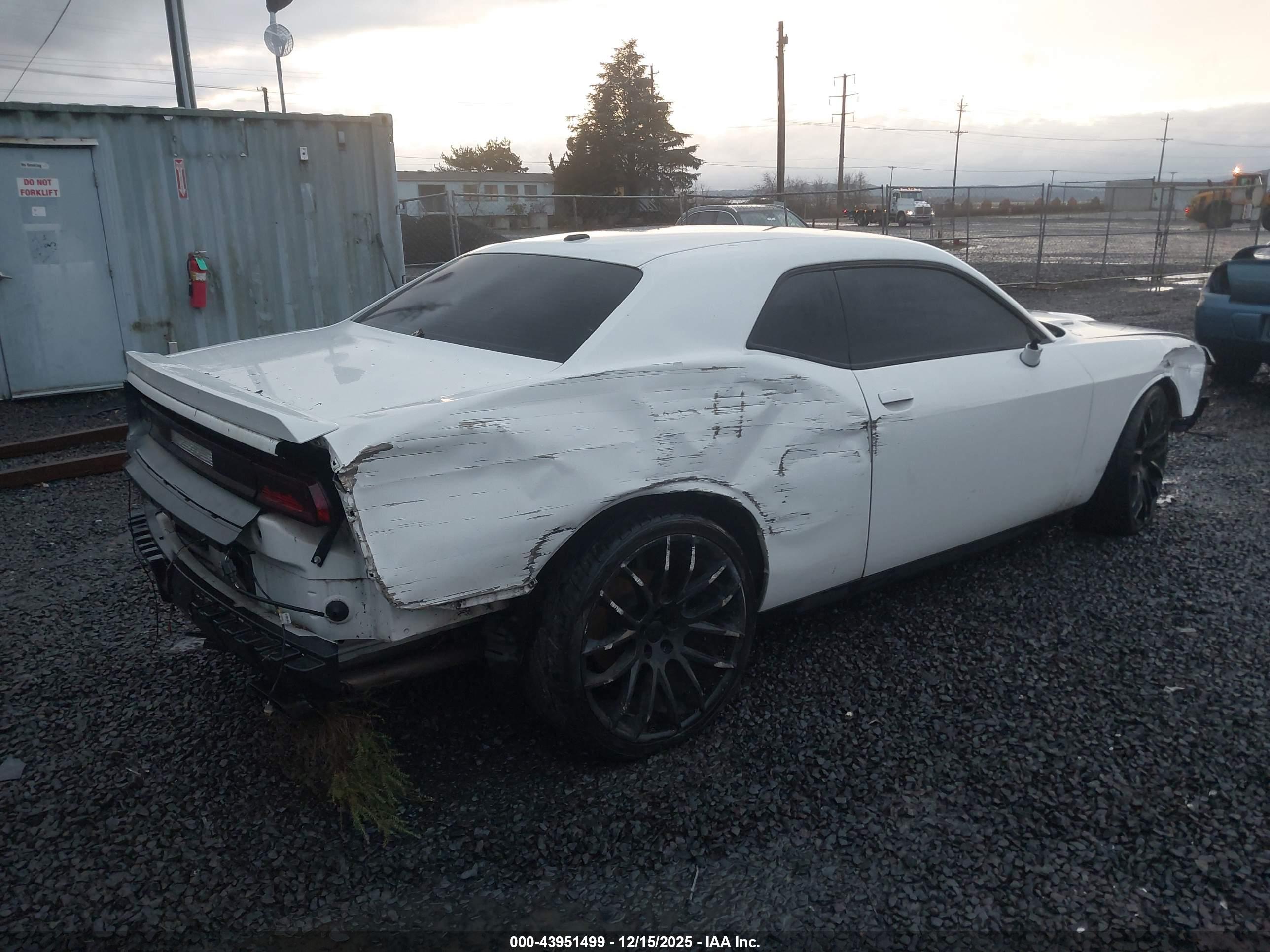 DODGE CHALLENGER image 4