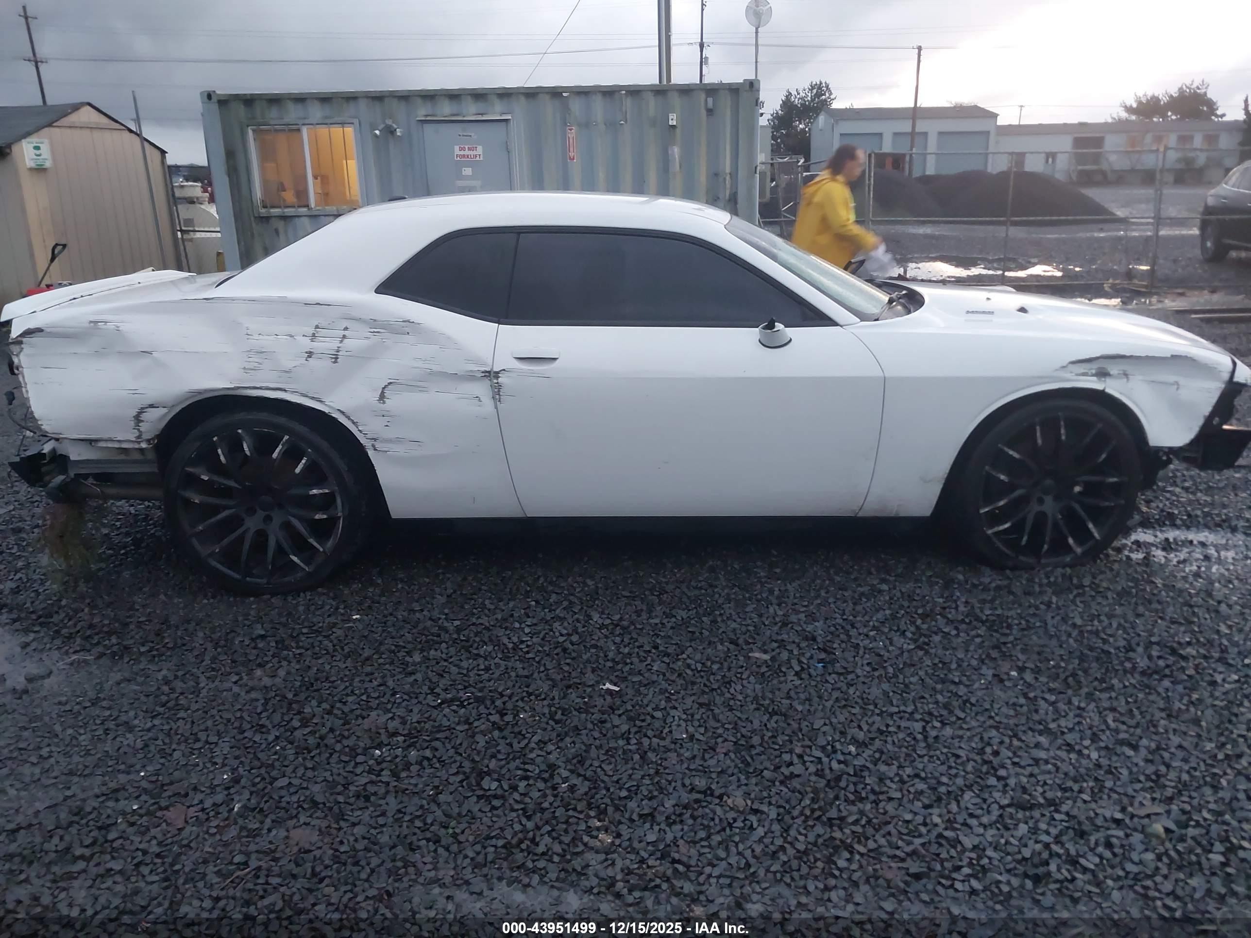 DODGE CHALLENGER image 6
