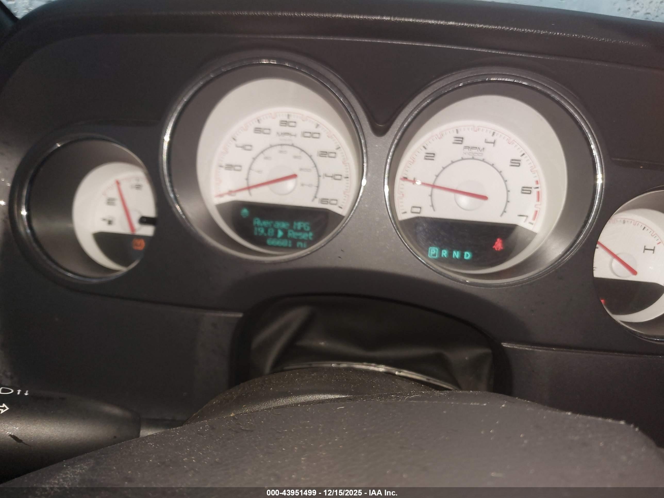 DODGE CHALLENGER image 7