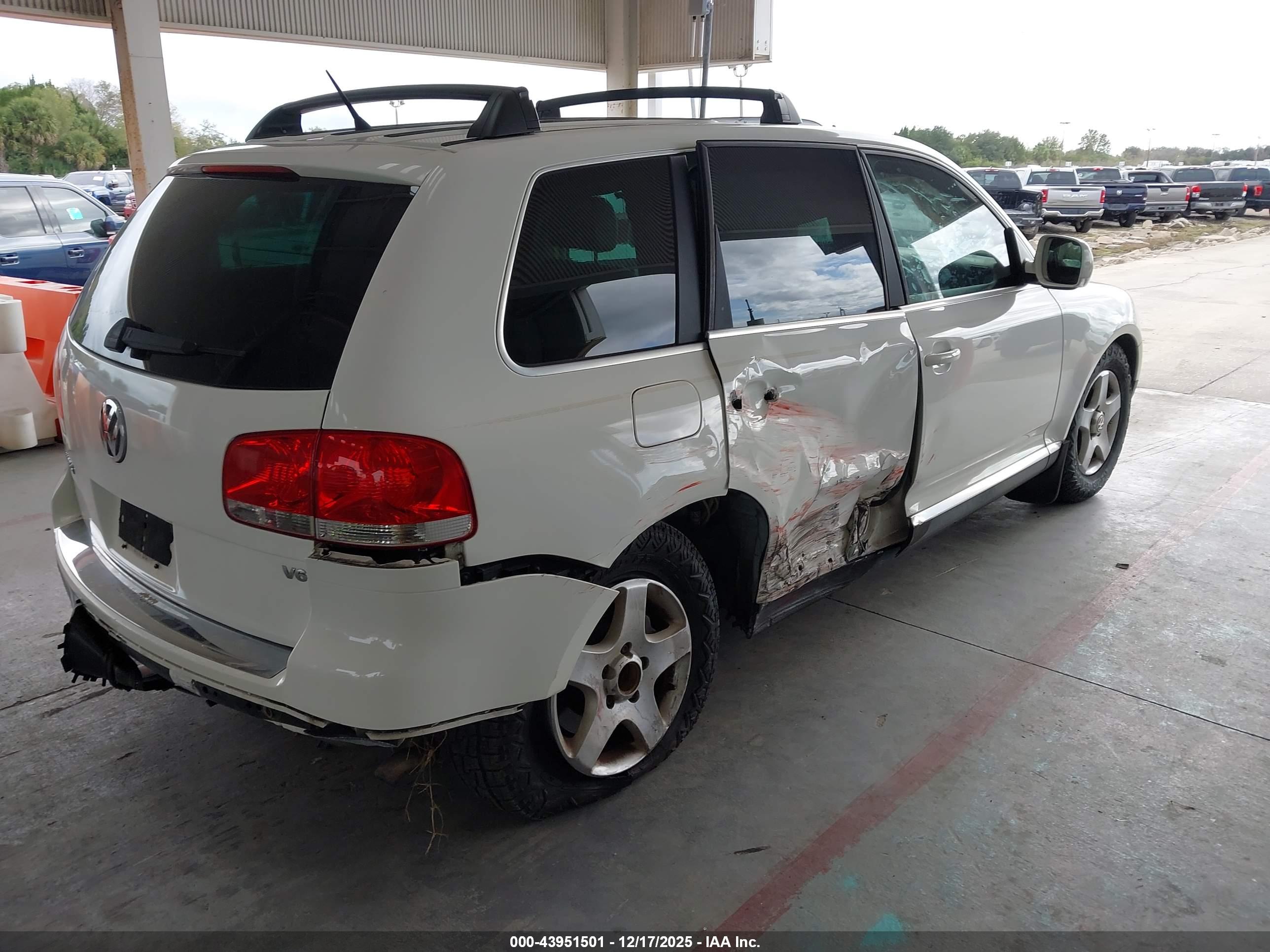 VOLKSWAGEN TOUAREG image 4