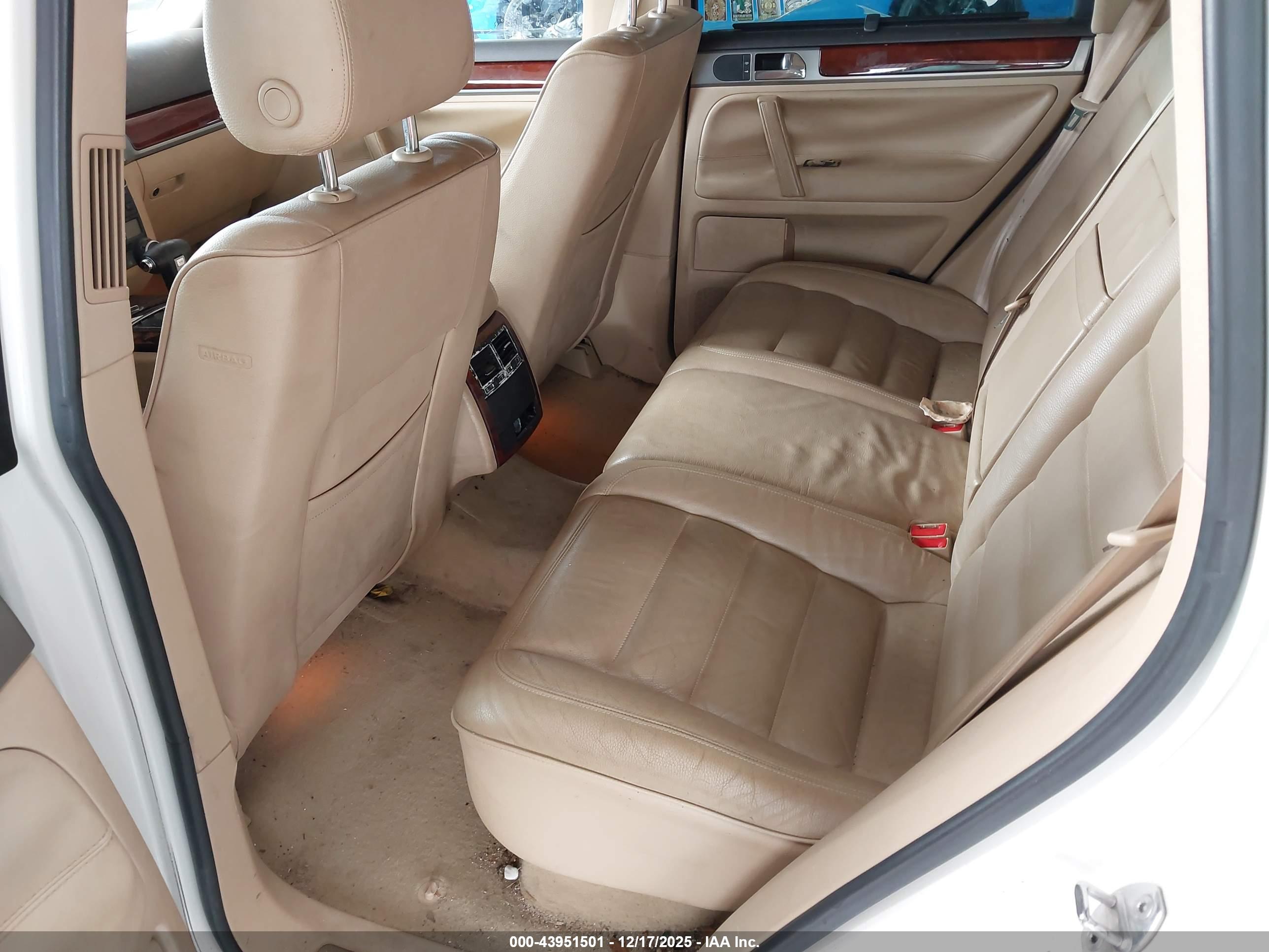 VOLKSWAGEN TOUAREG image 8