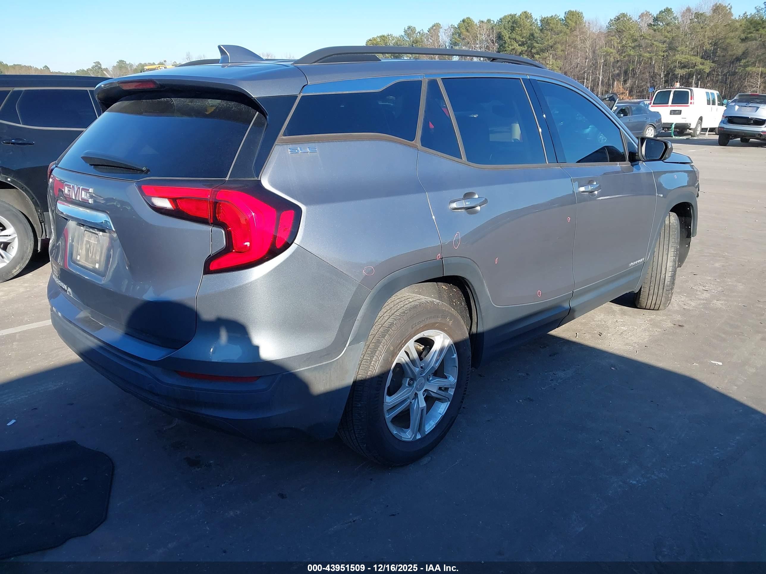 GMC TERRAIN image 4