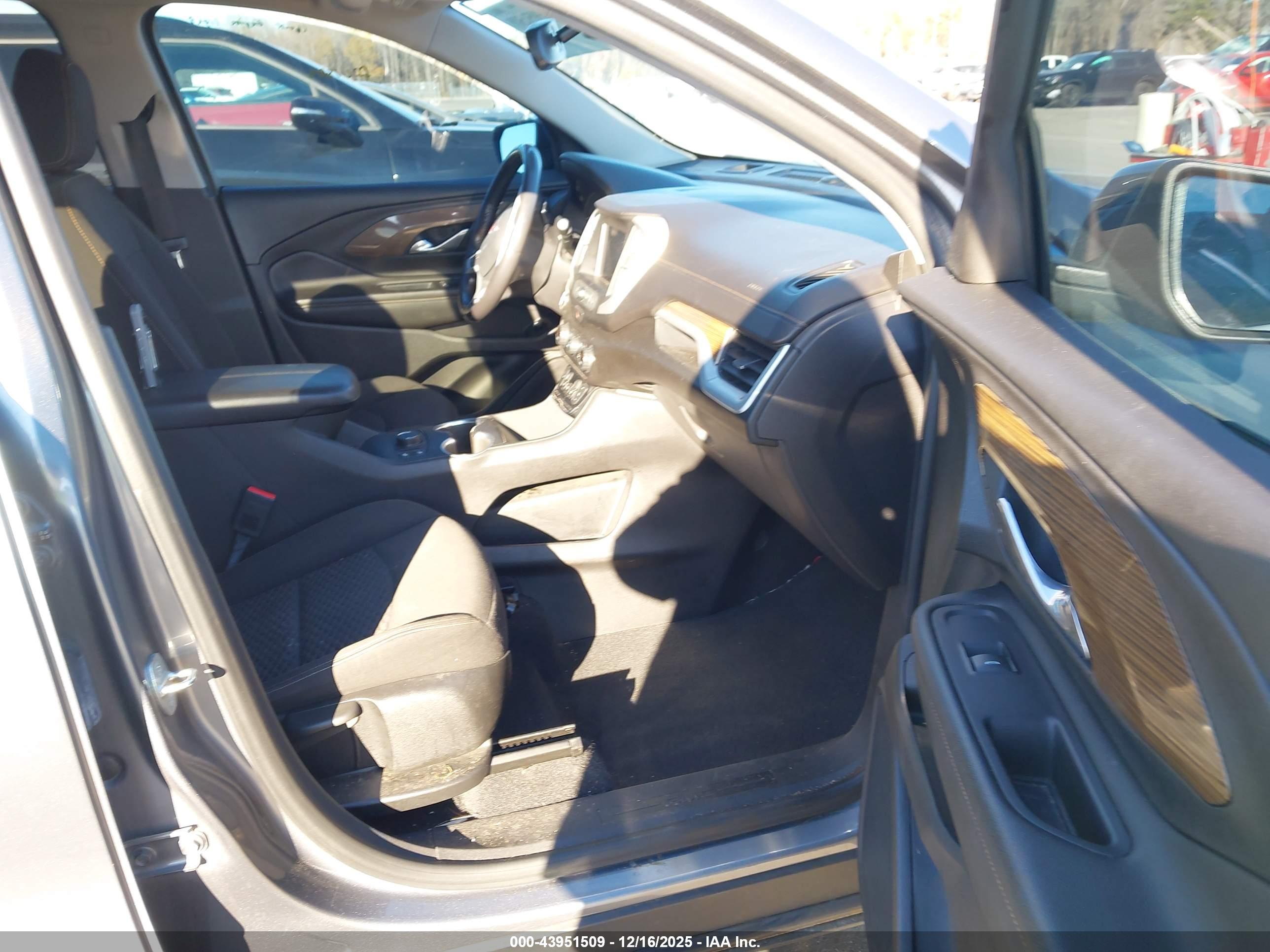 GMC TERRAIN image 5