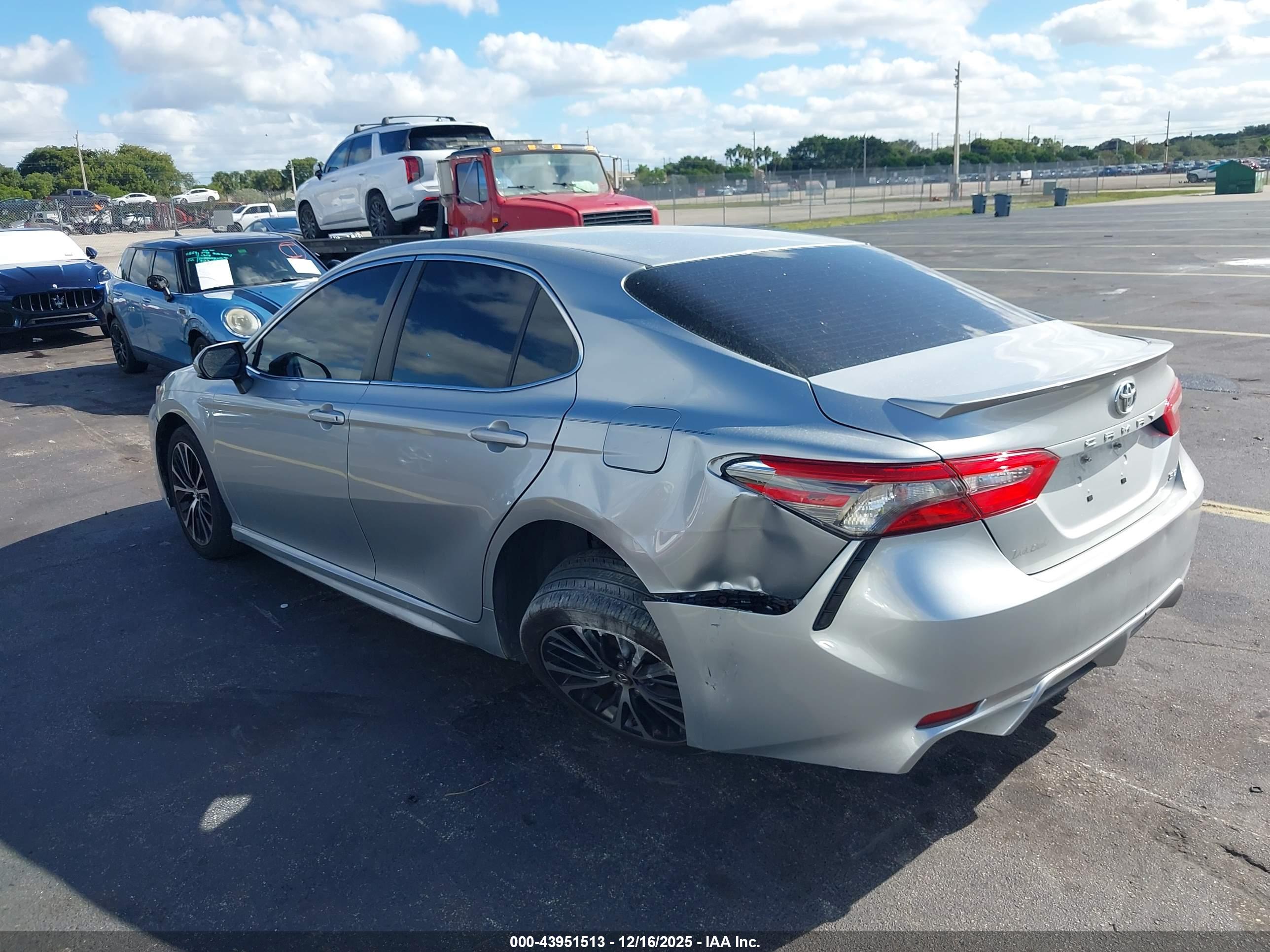 TOYOTA CAMRY image 3