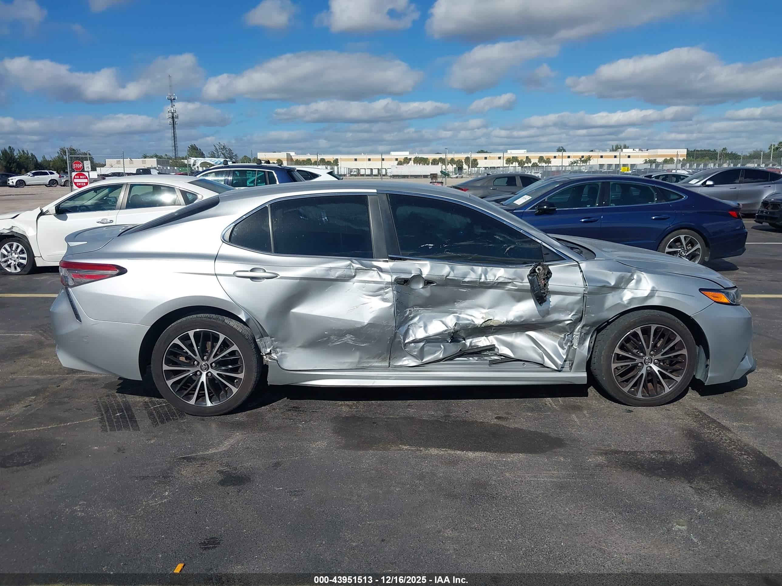TOYOTA CAMRY image 6