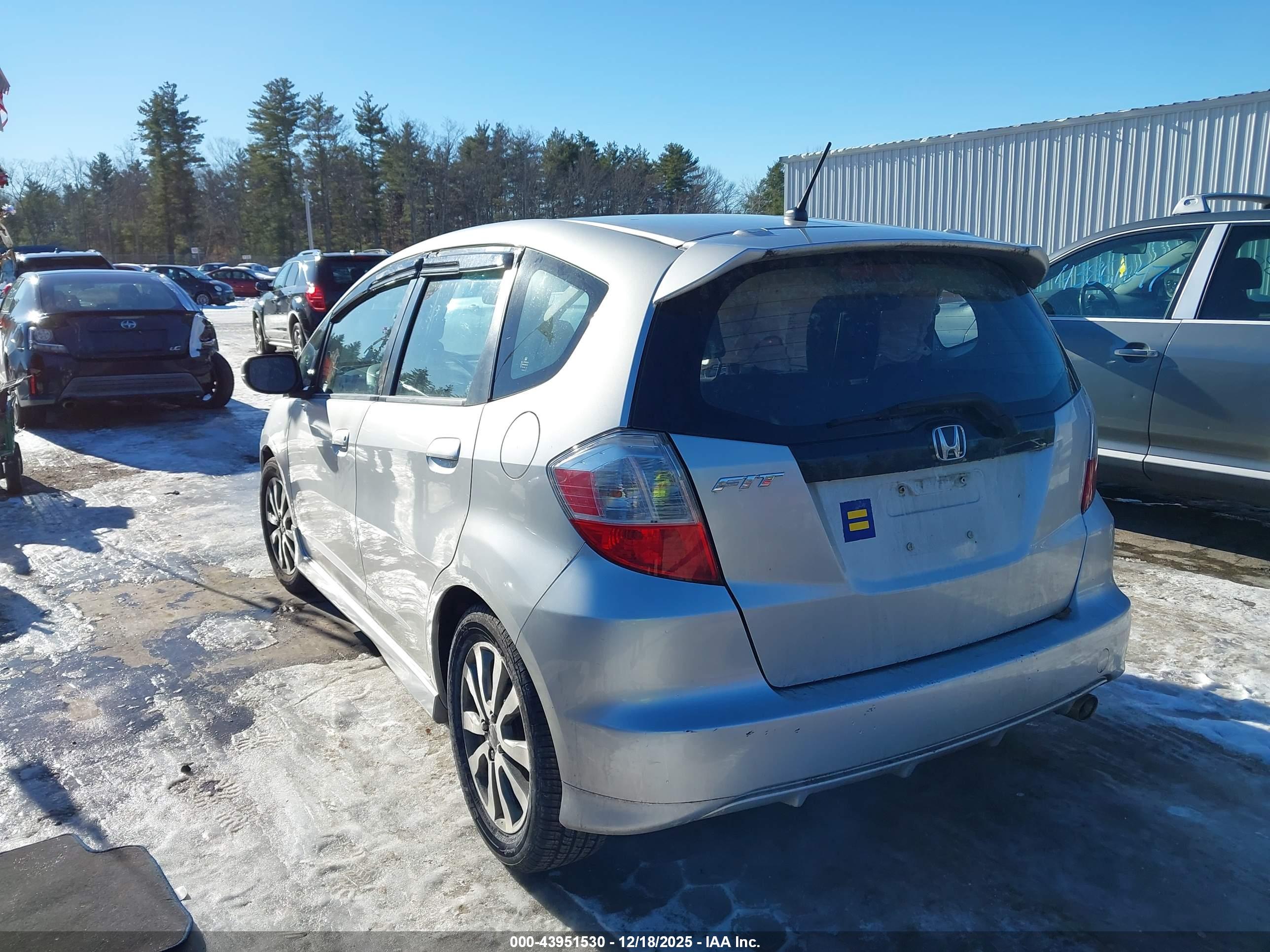 HONDA FIT image 3