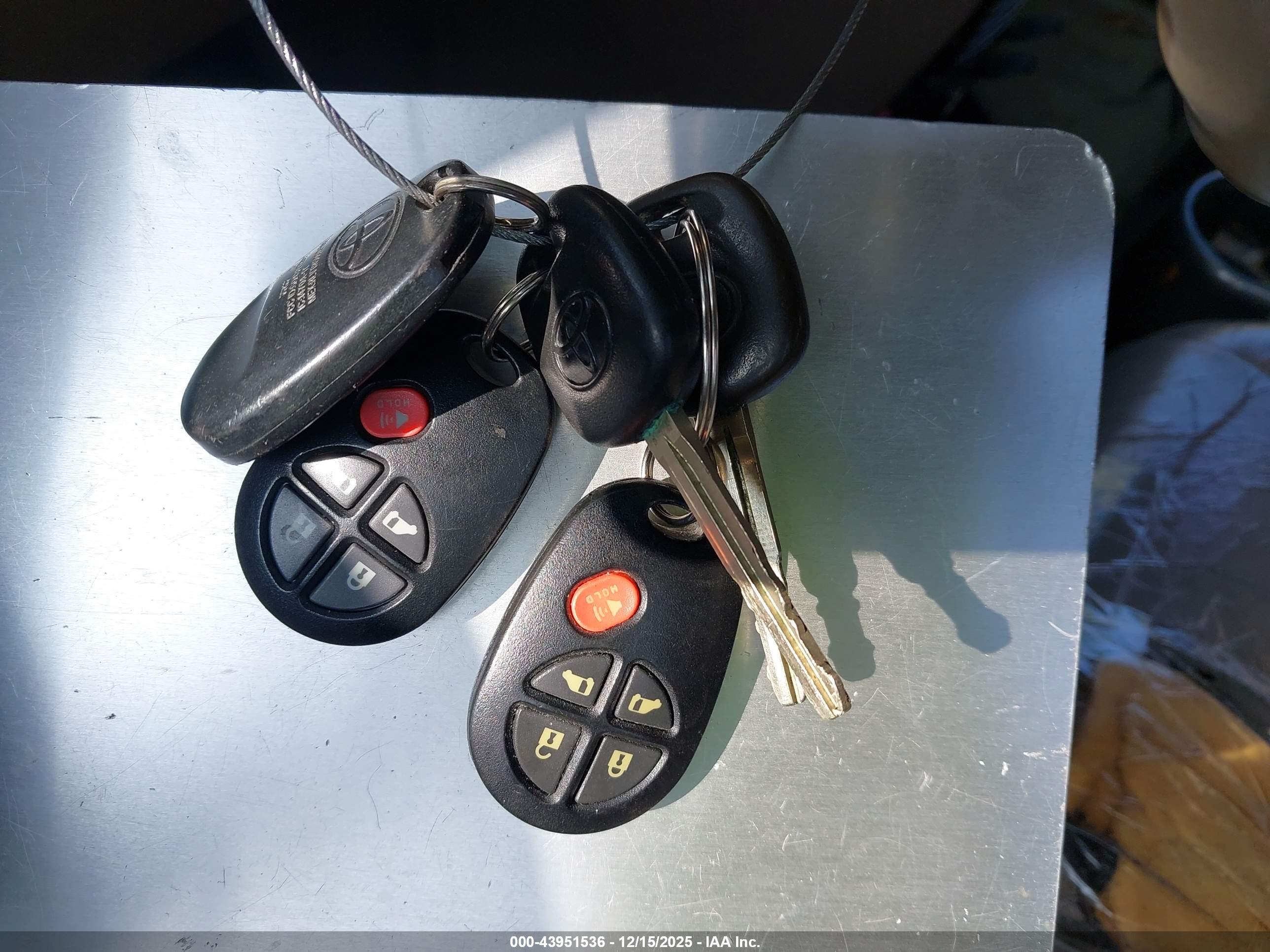 TOYOTA SIENNA image 11