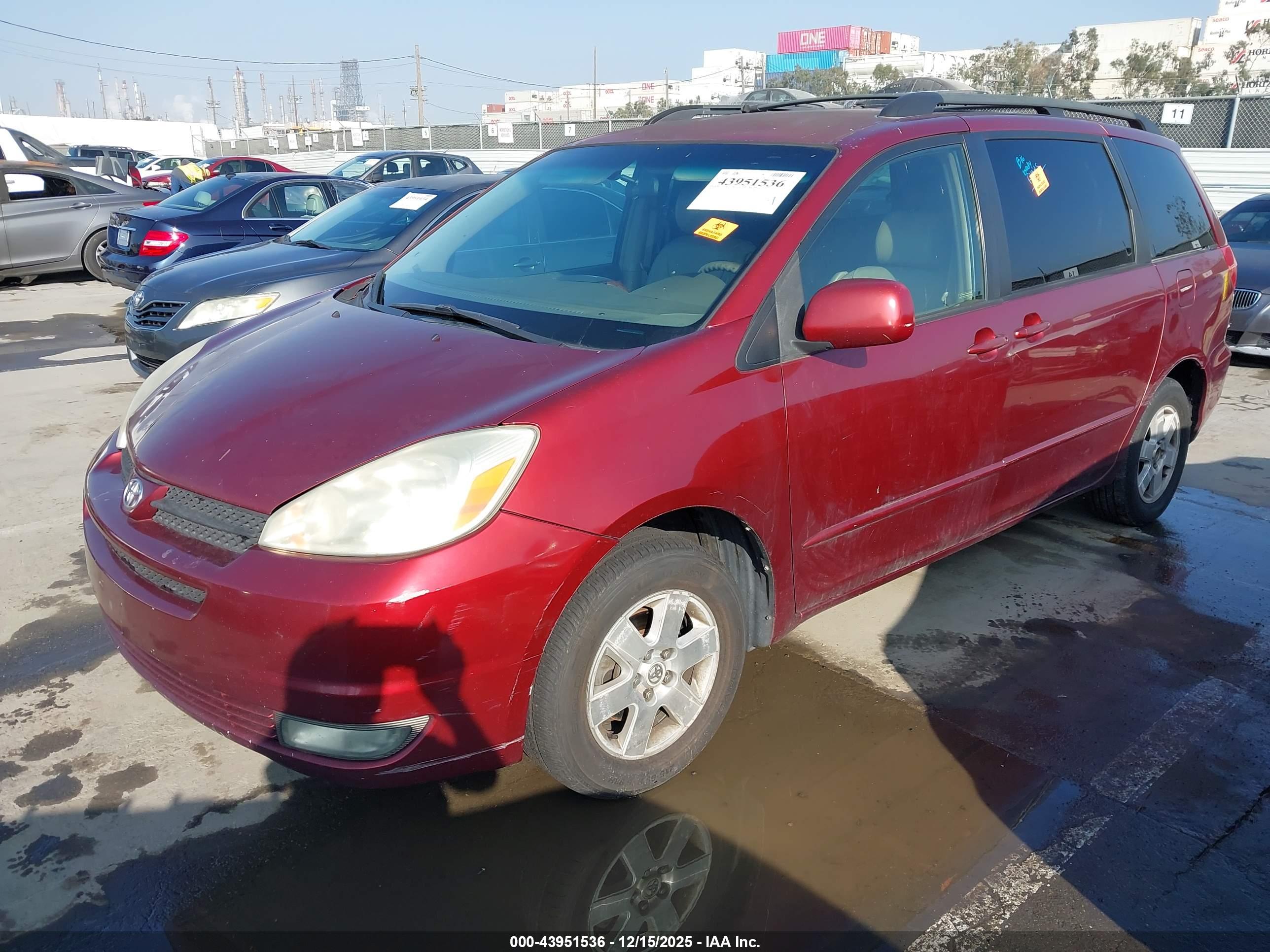 TOYOTA SIENNA image 2