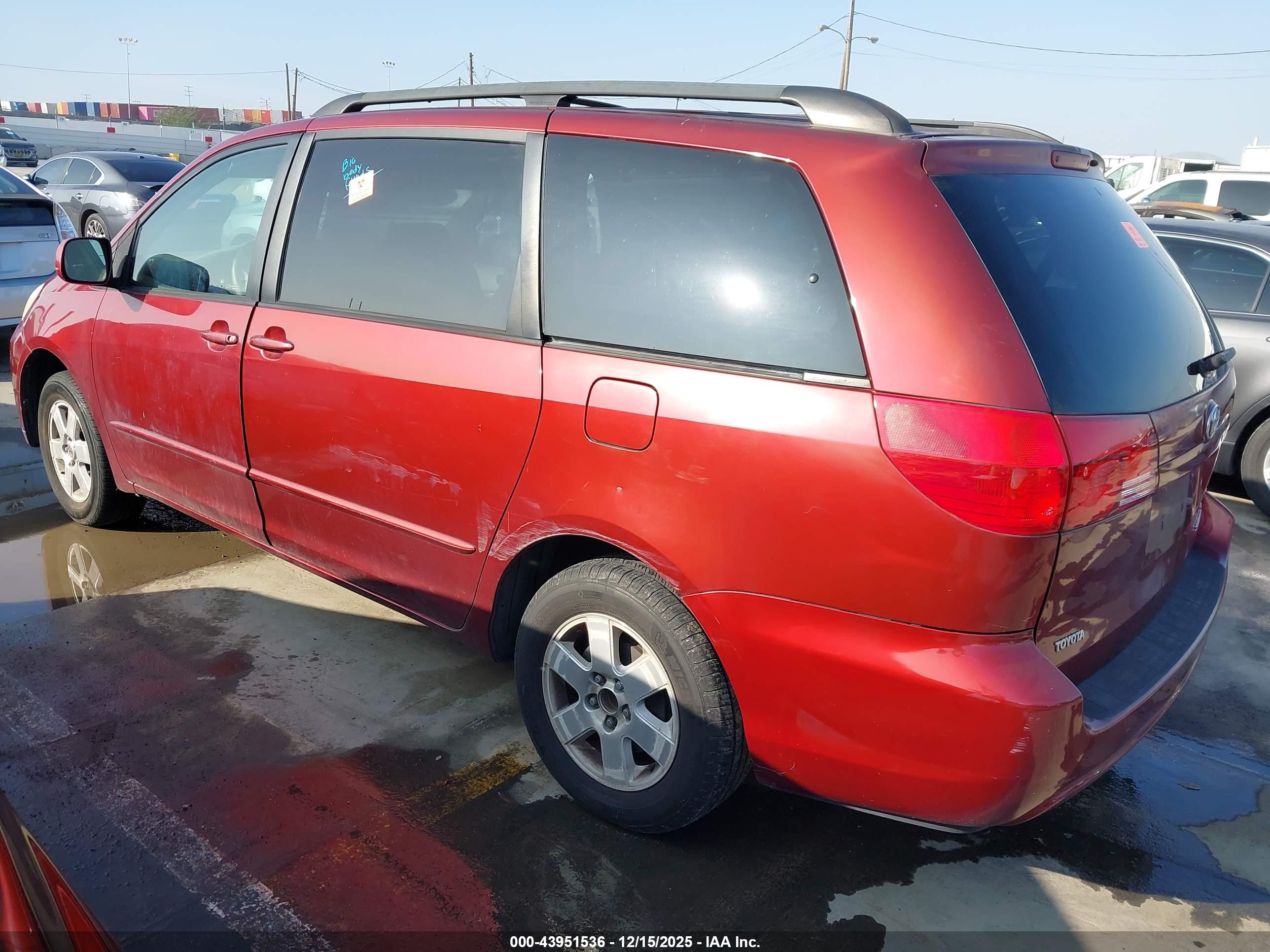 TOYOTA SIENNA image 3