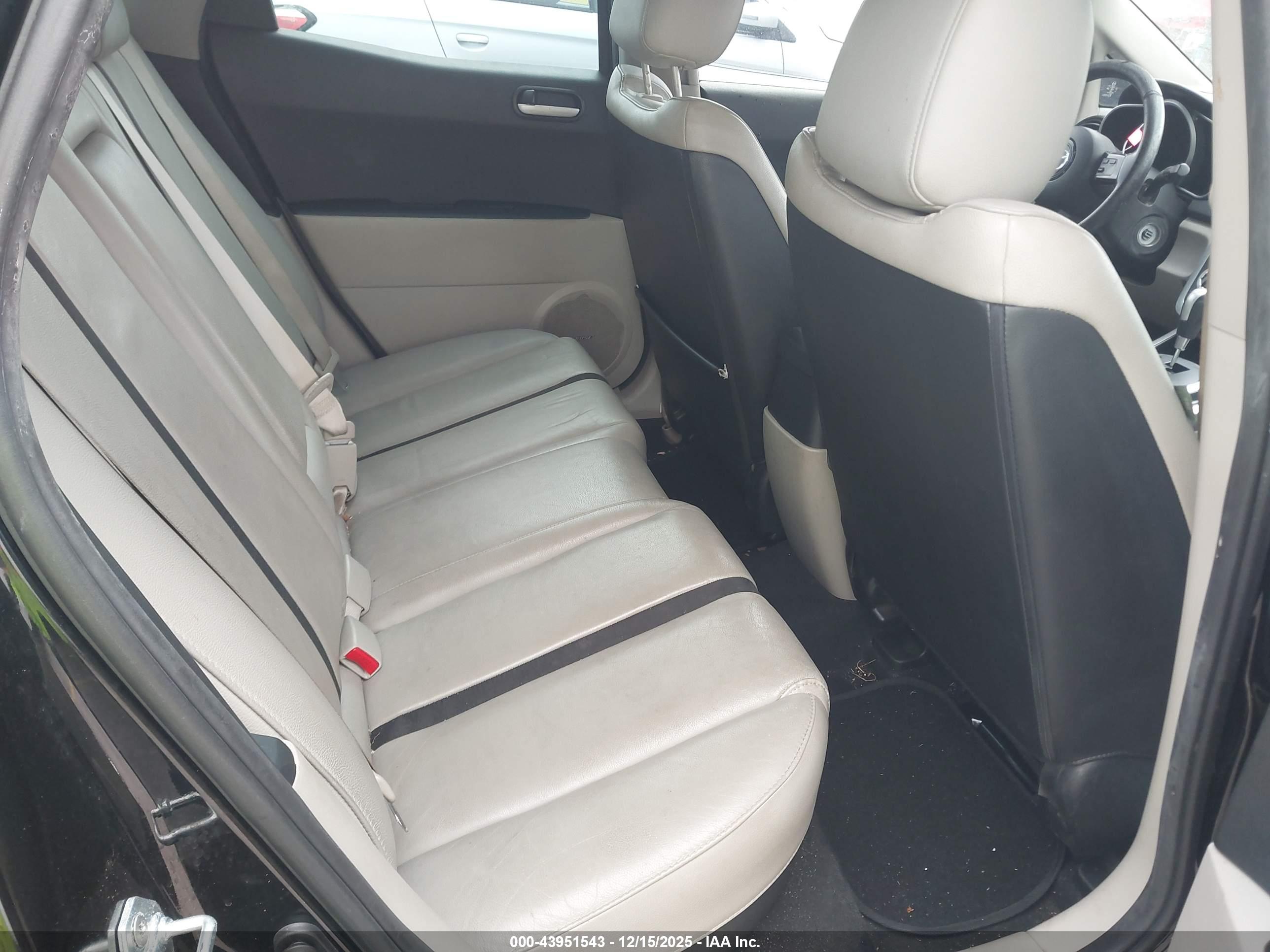 MAZDA CX-7 image 8