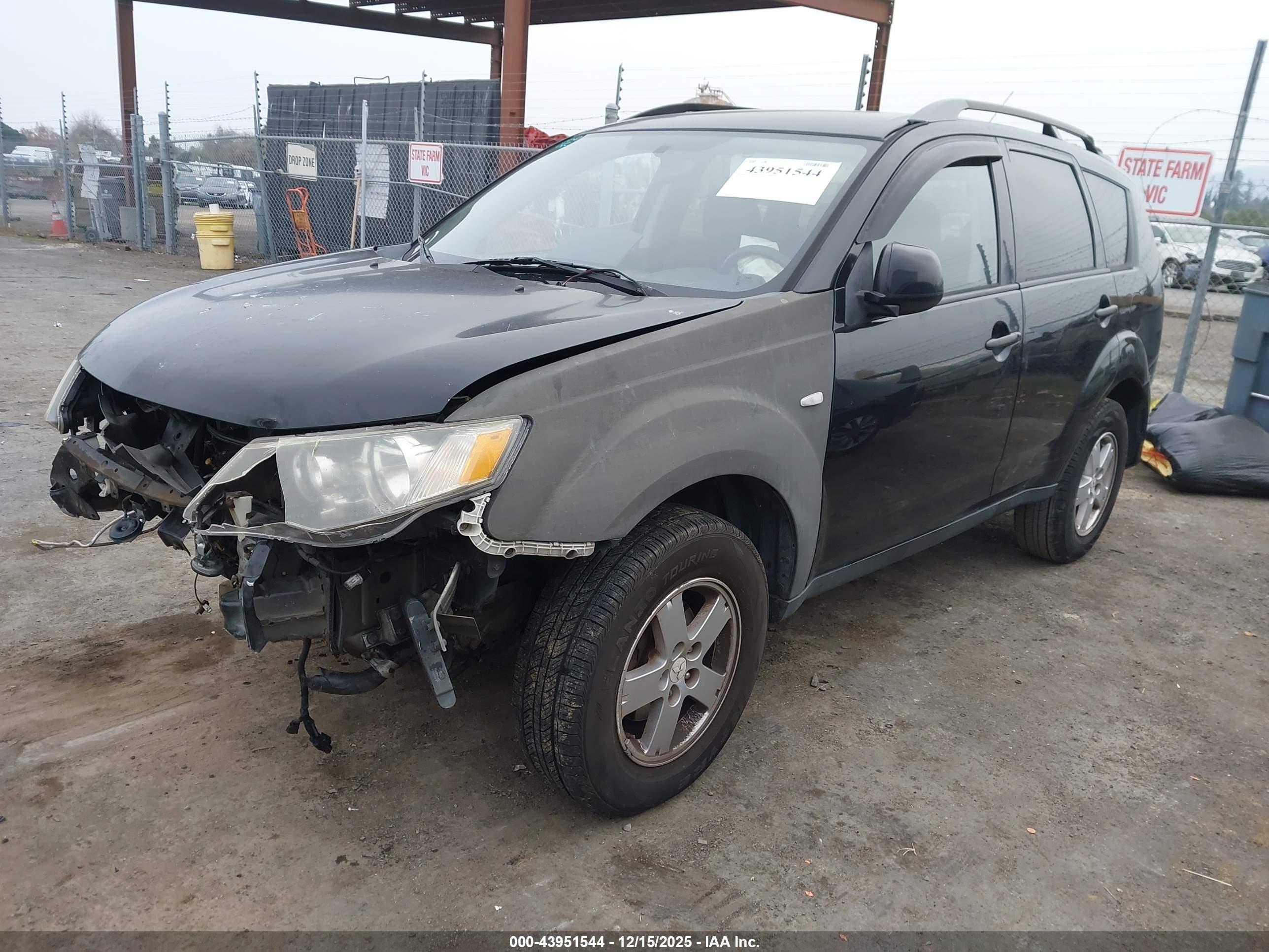 MITSUBISHI OUTLANDER image 2