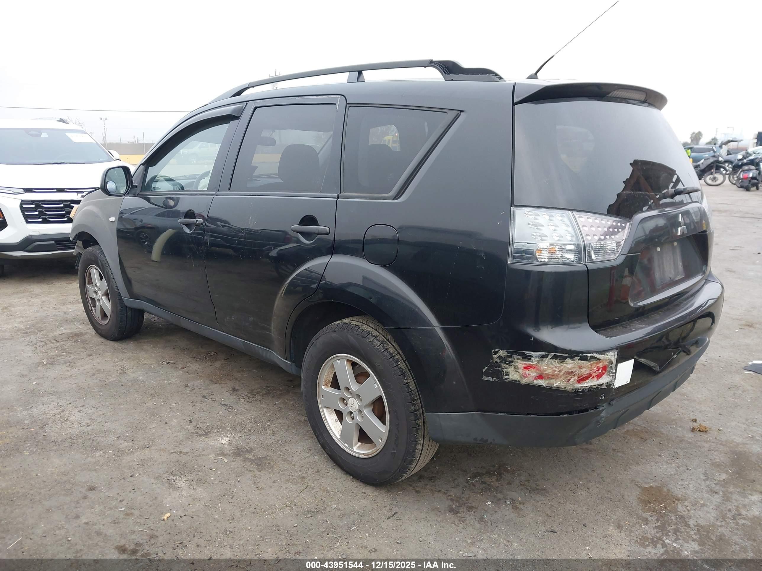 MITSUBISHI OUTLANDER image 3
