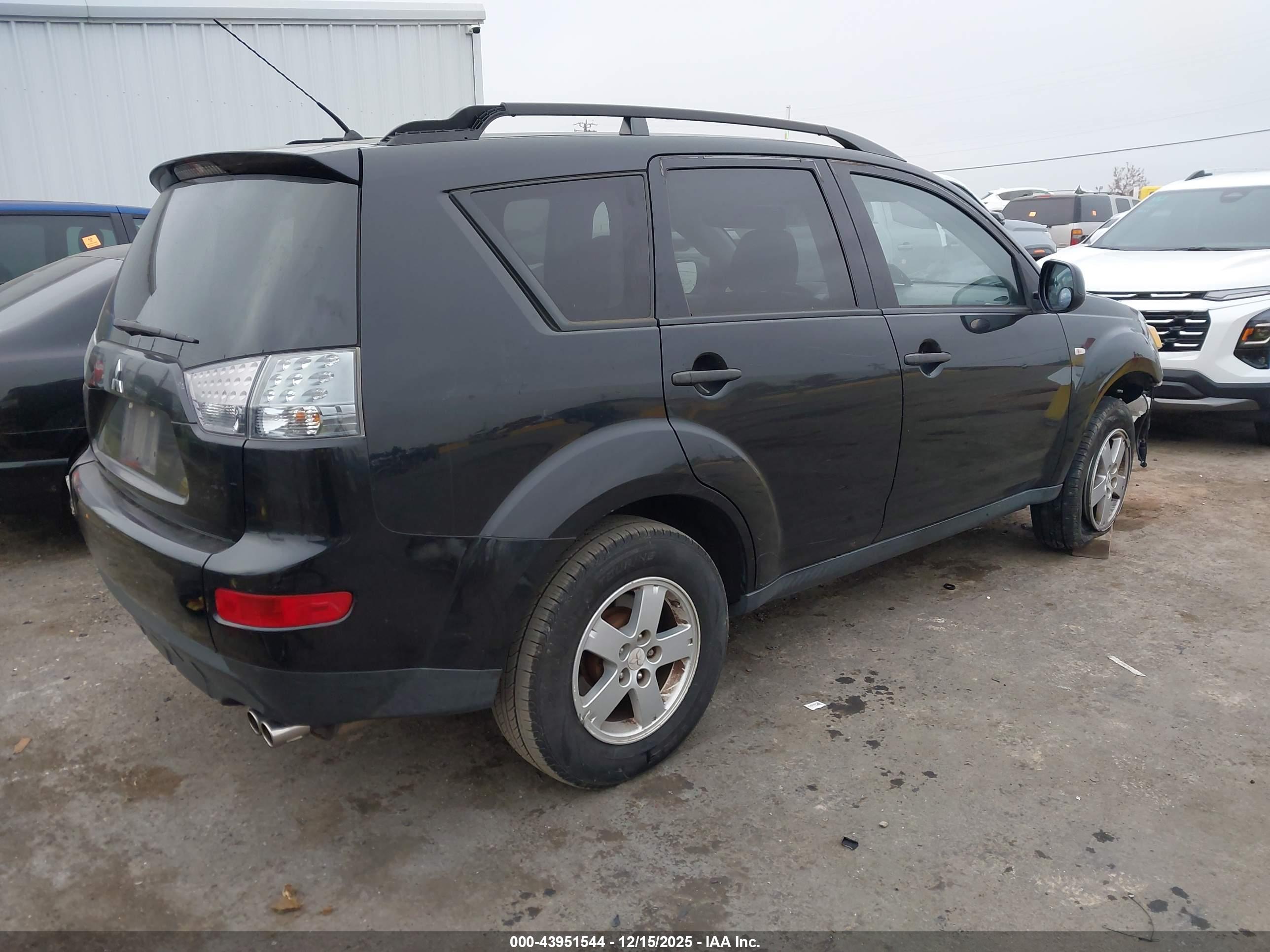 MITSUBISHI OUTLANDER image 4