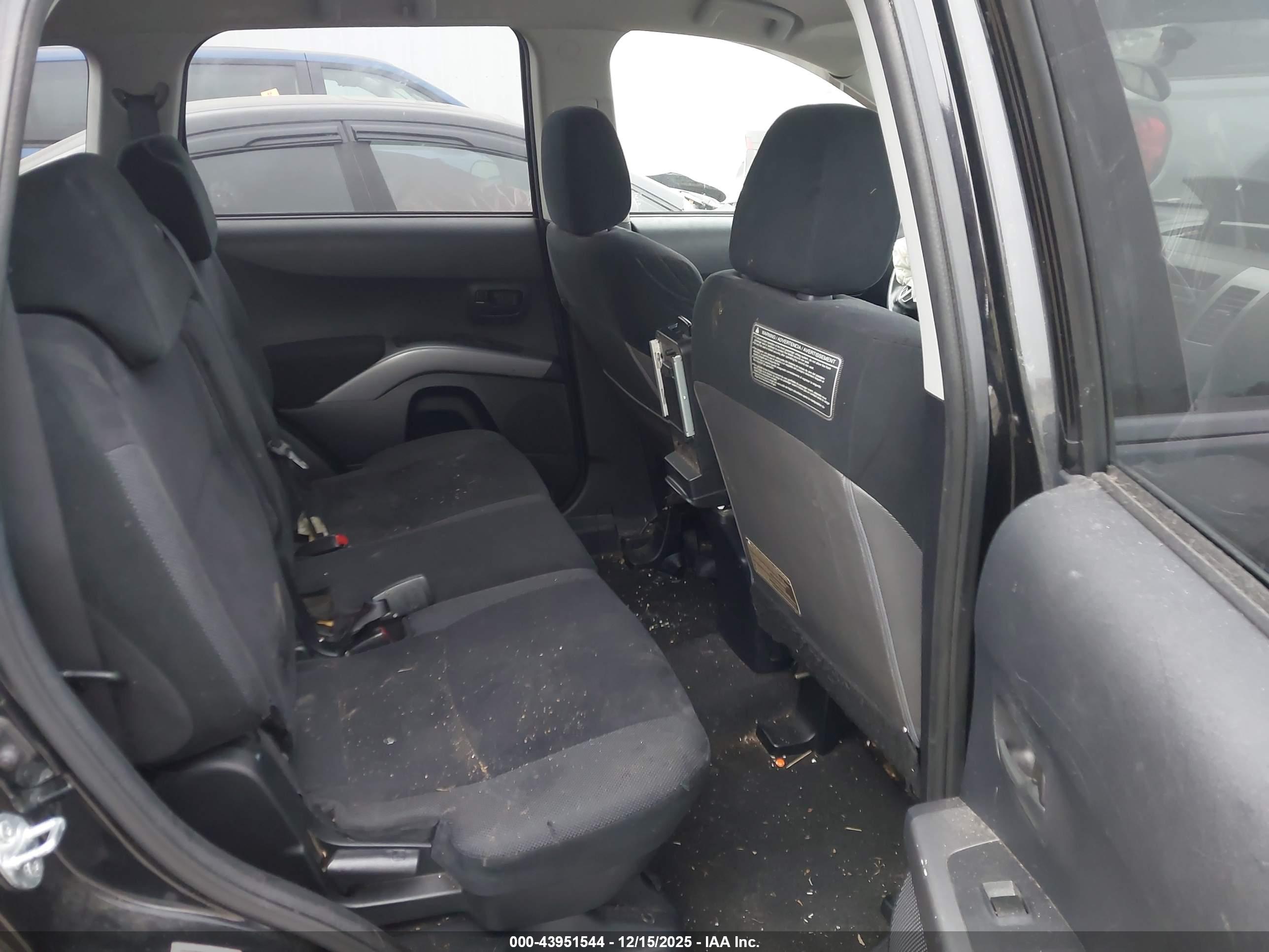 MITSUBISHI OUTLANDER image 8