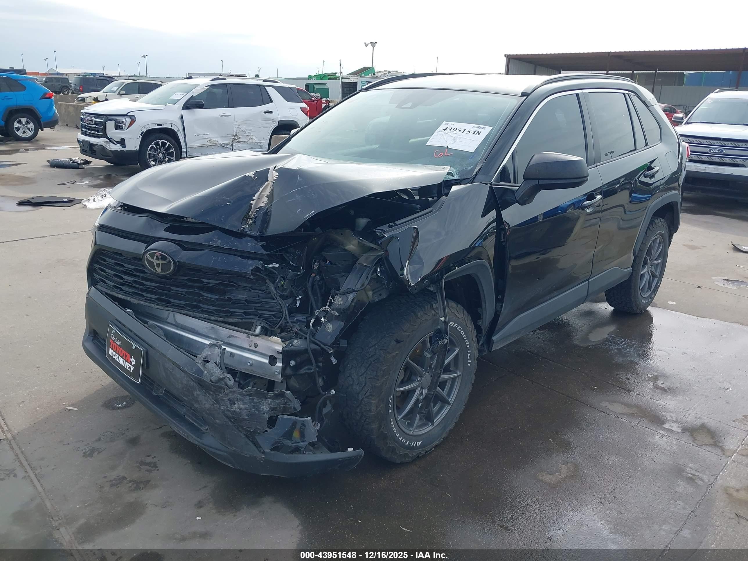 TOYOTA RAV4 image 2
