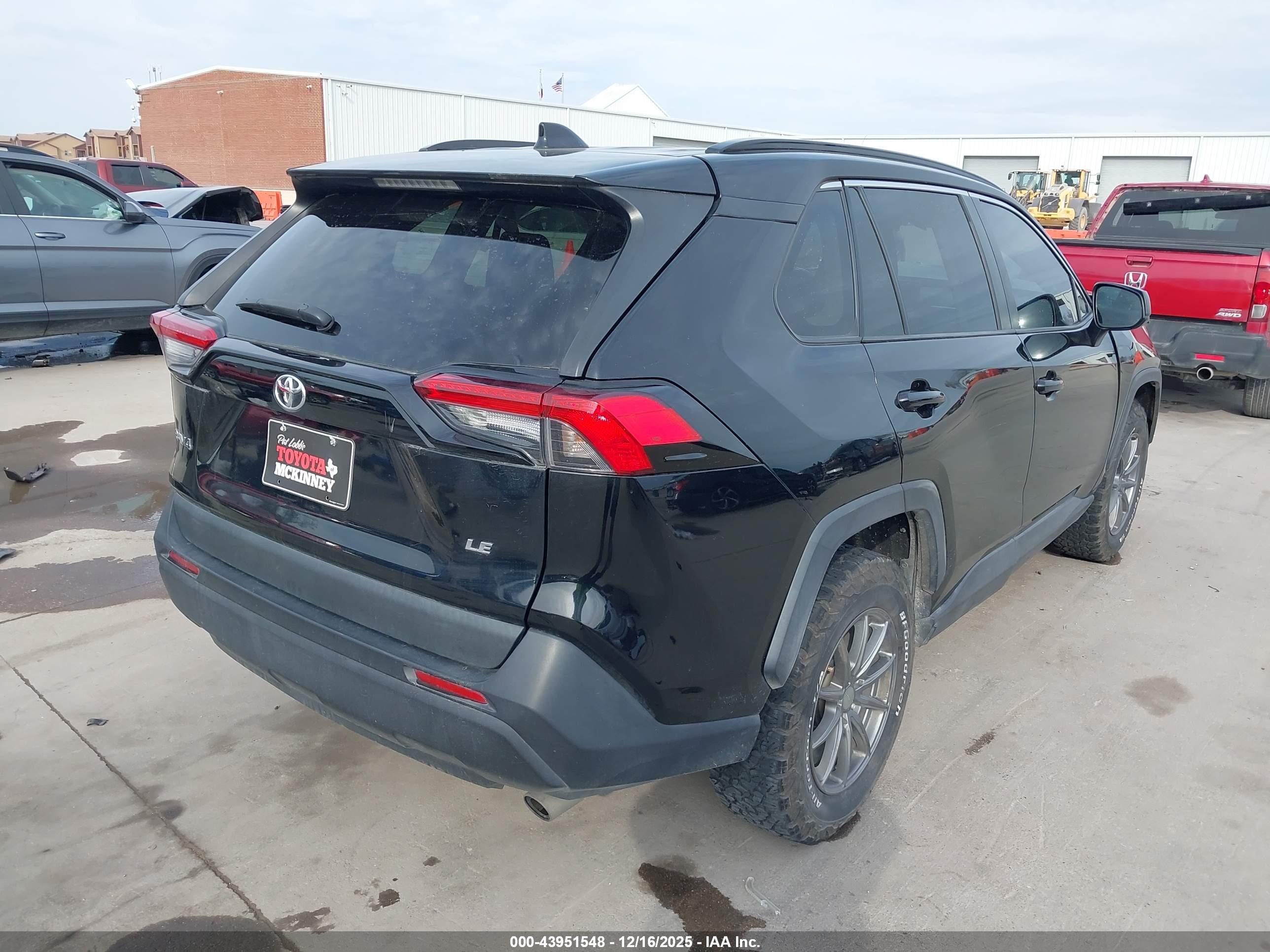 TOYOTA RAV4 image 4
