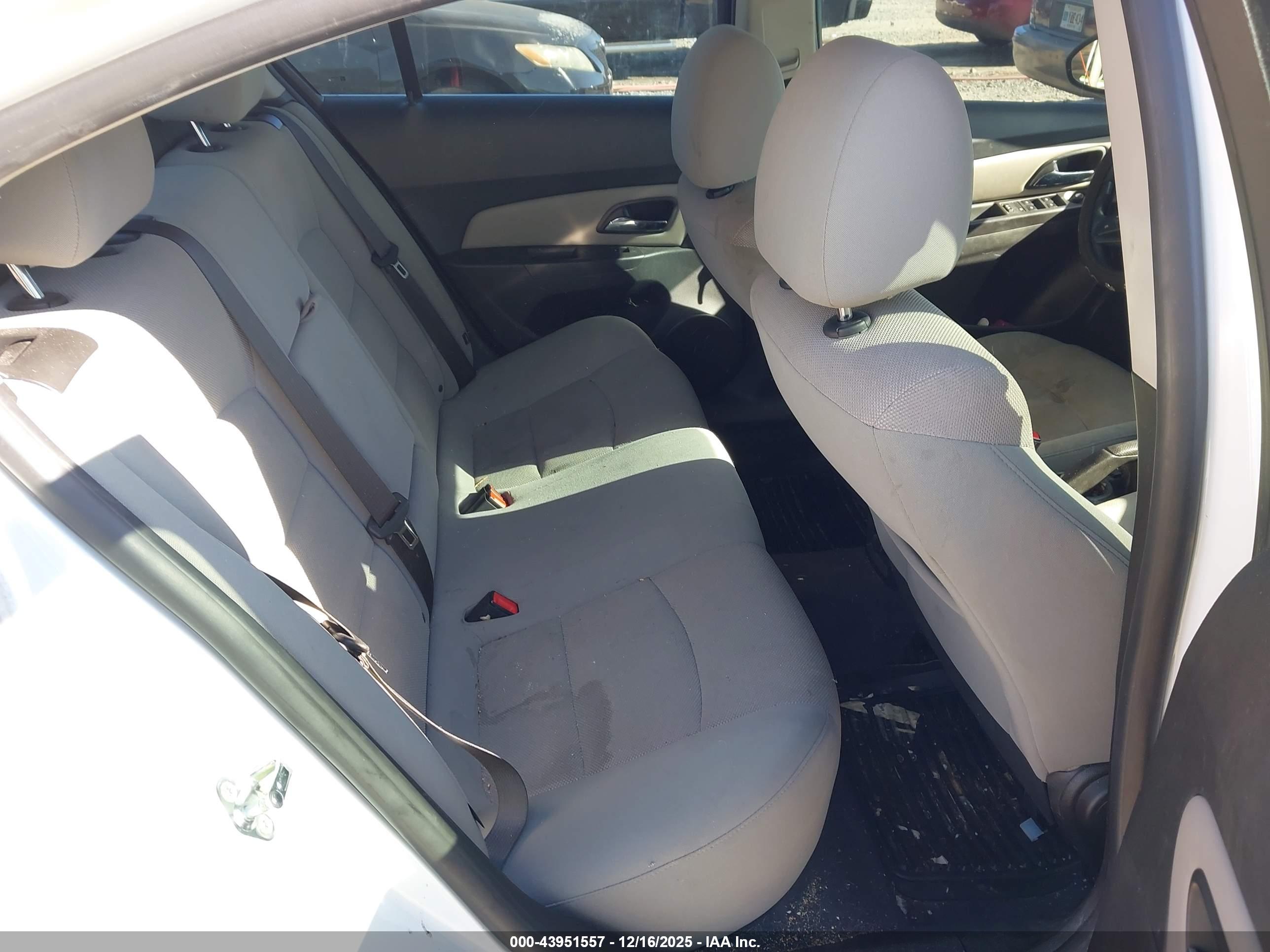 CHEVROLET CRUZE image 8