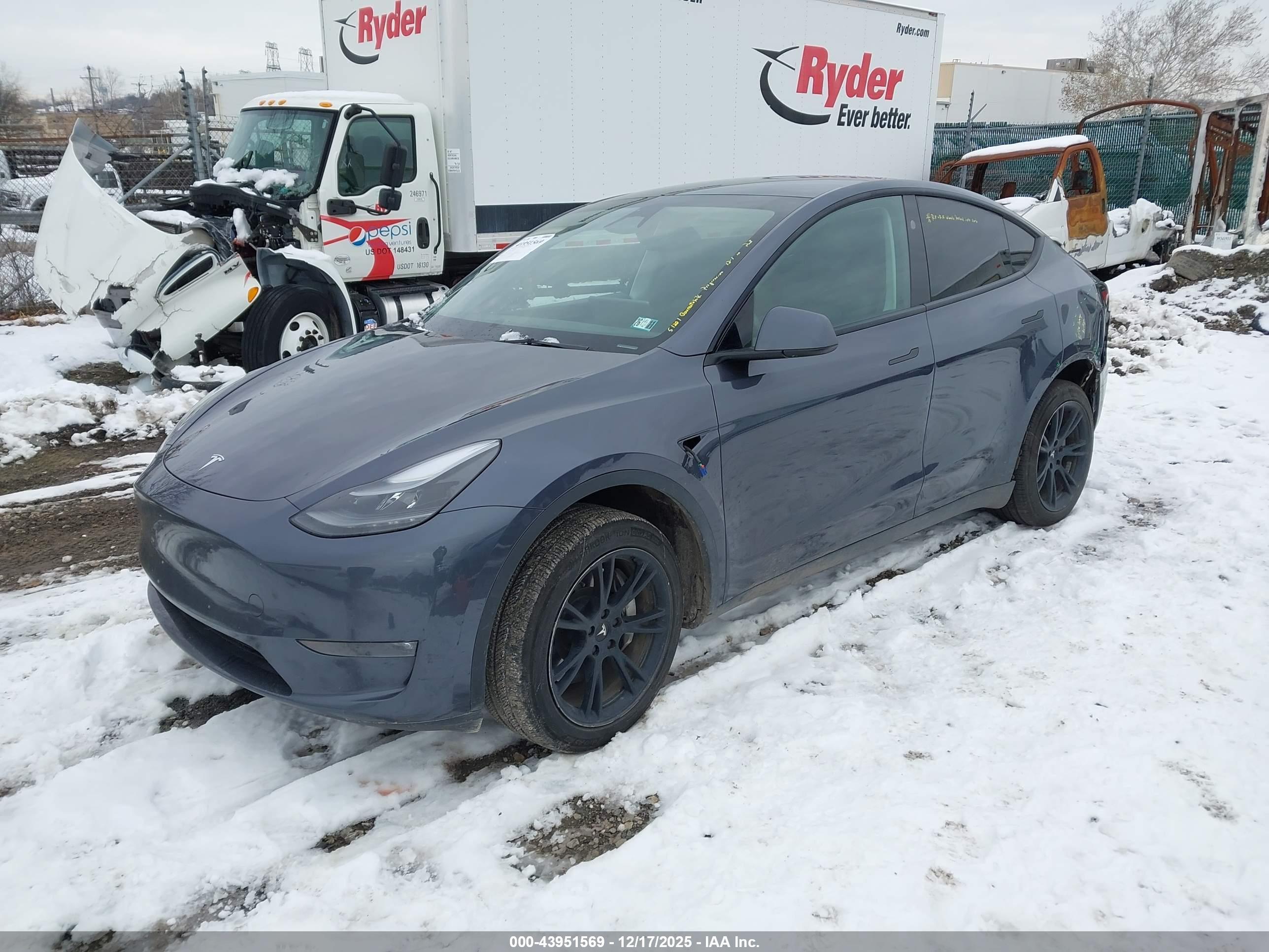 TESLA MODEL image 2