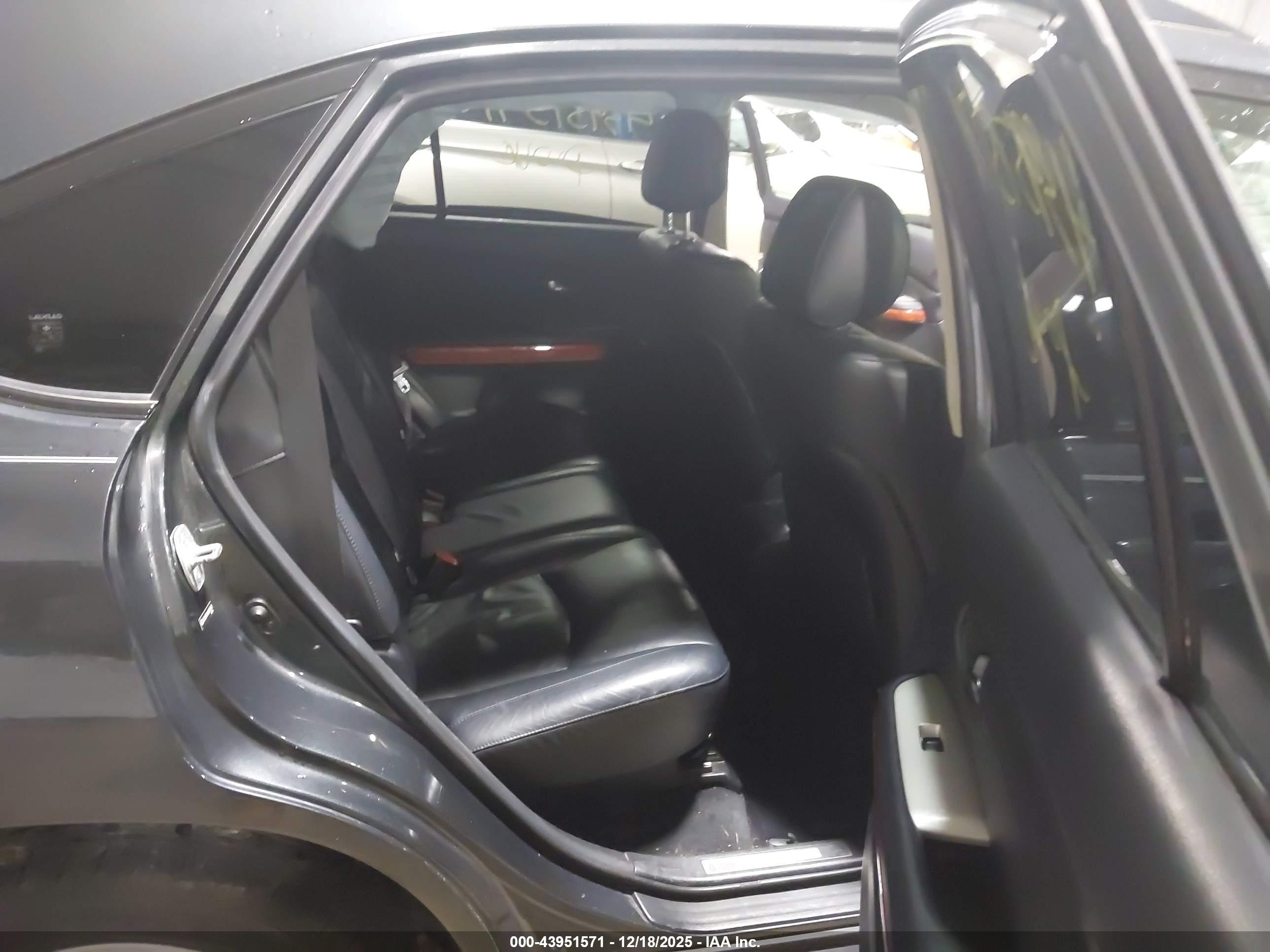 LEXUS RX image 8