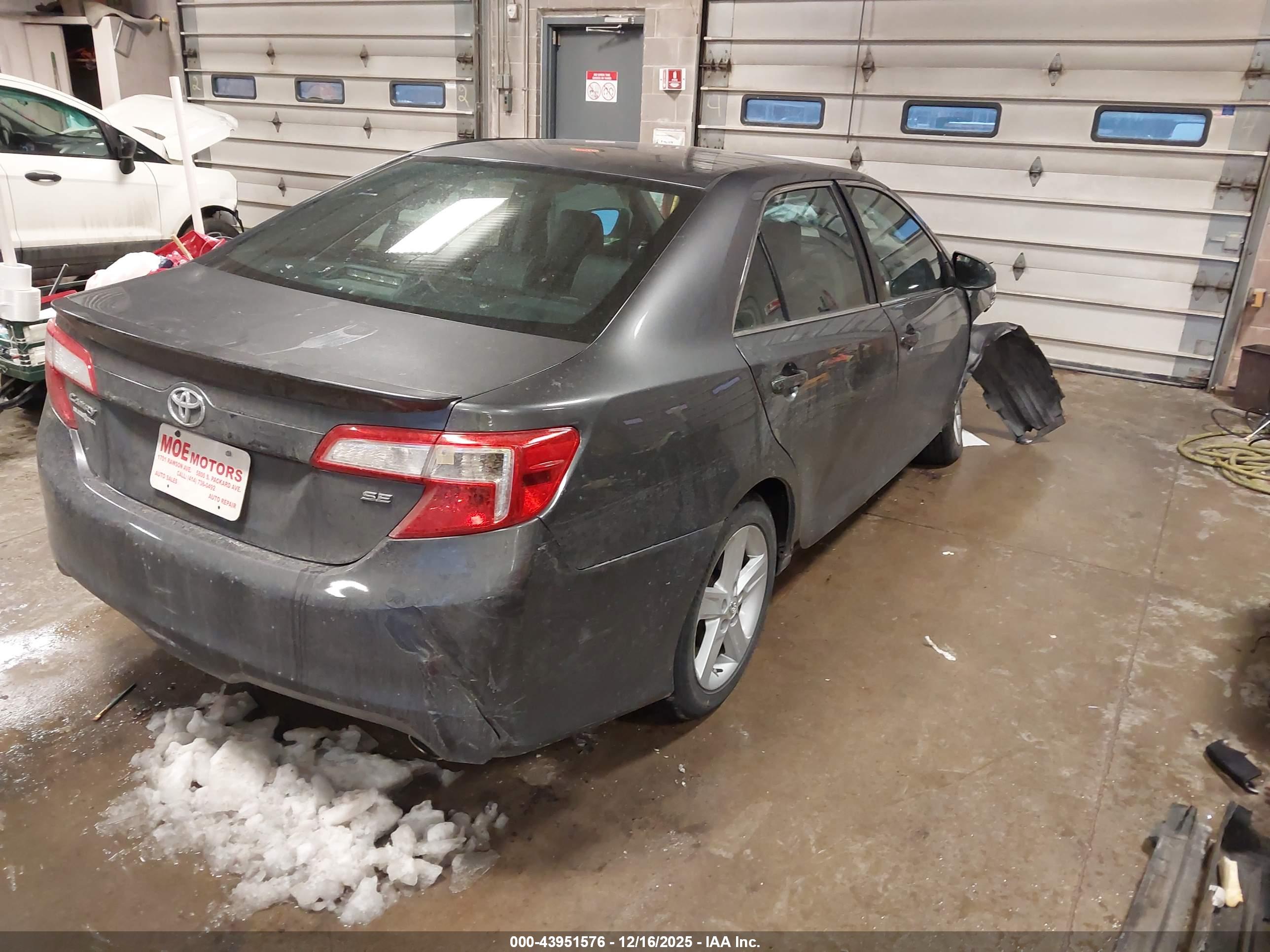 TOYOTA CAMRY image 4